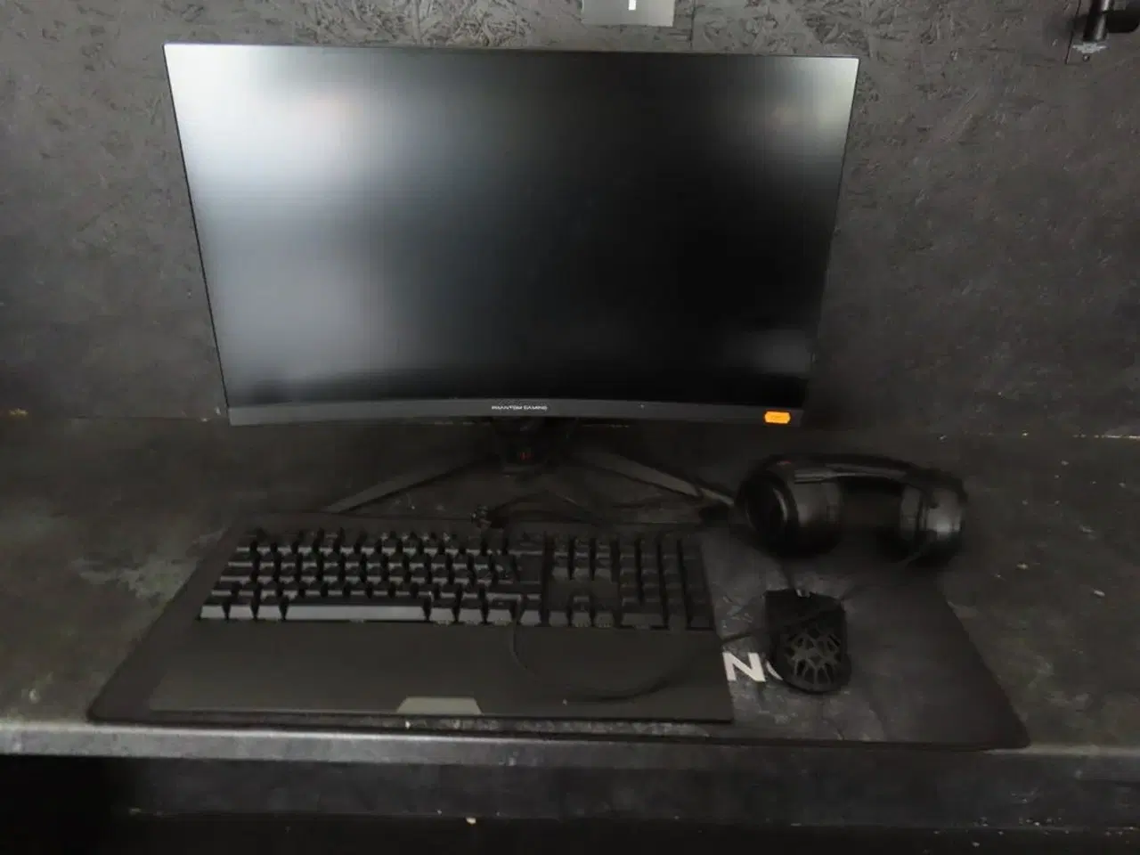 Billede 3 - 27" curved gaming monitor, ASROCK PHANTOM GAMING pg27f15rs1a