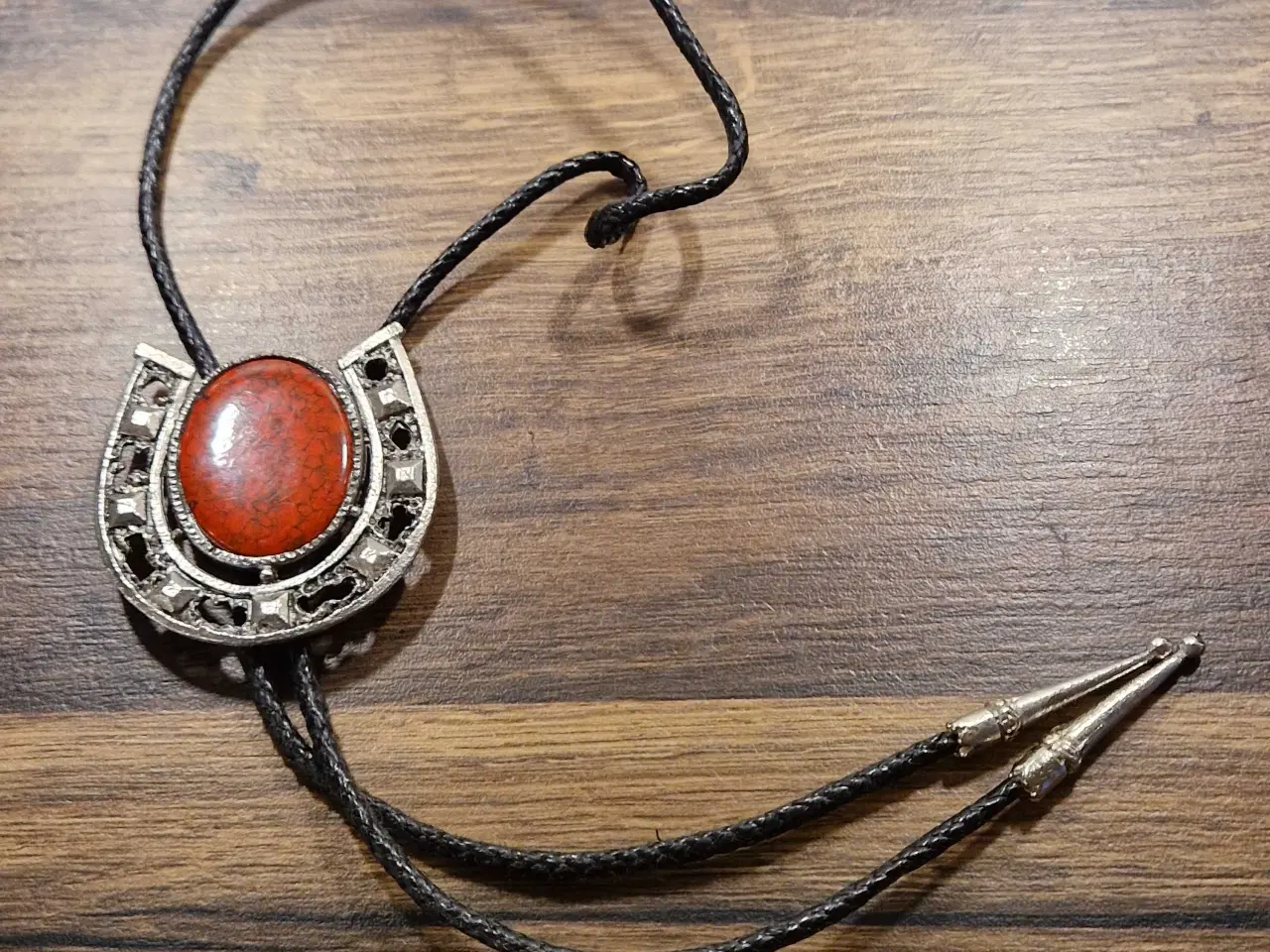 Billede 1 - Amerikansk vintage Bolo Slips med rød sten