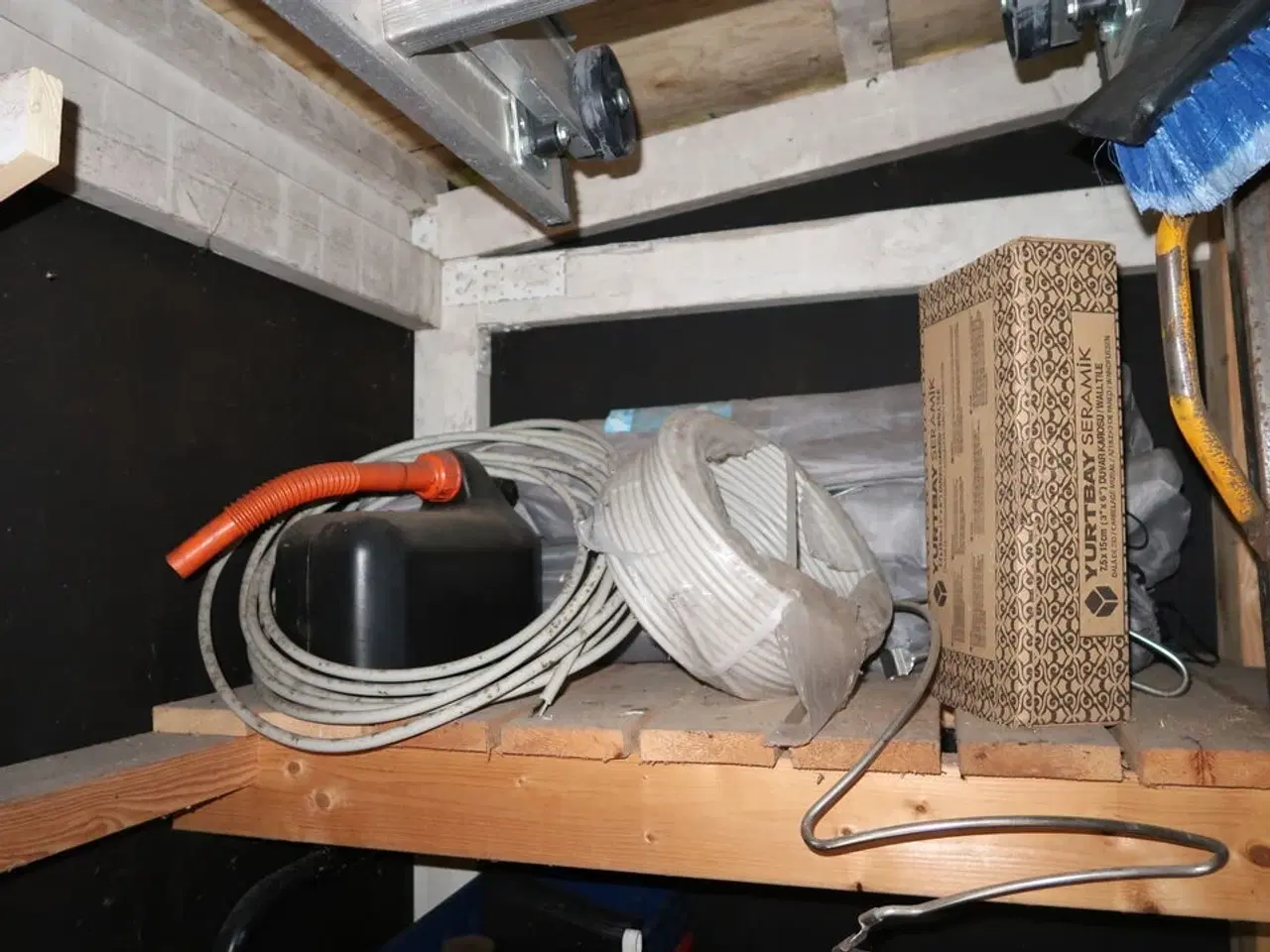 Billede 2 - Div. Værktøj, 2-taktsbenzin, plejemidler m.m.