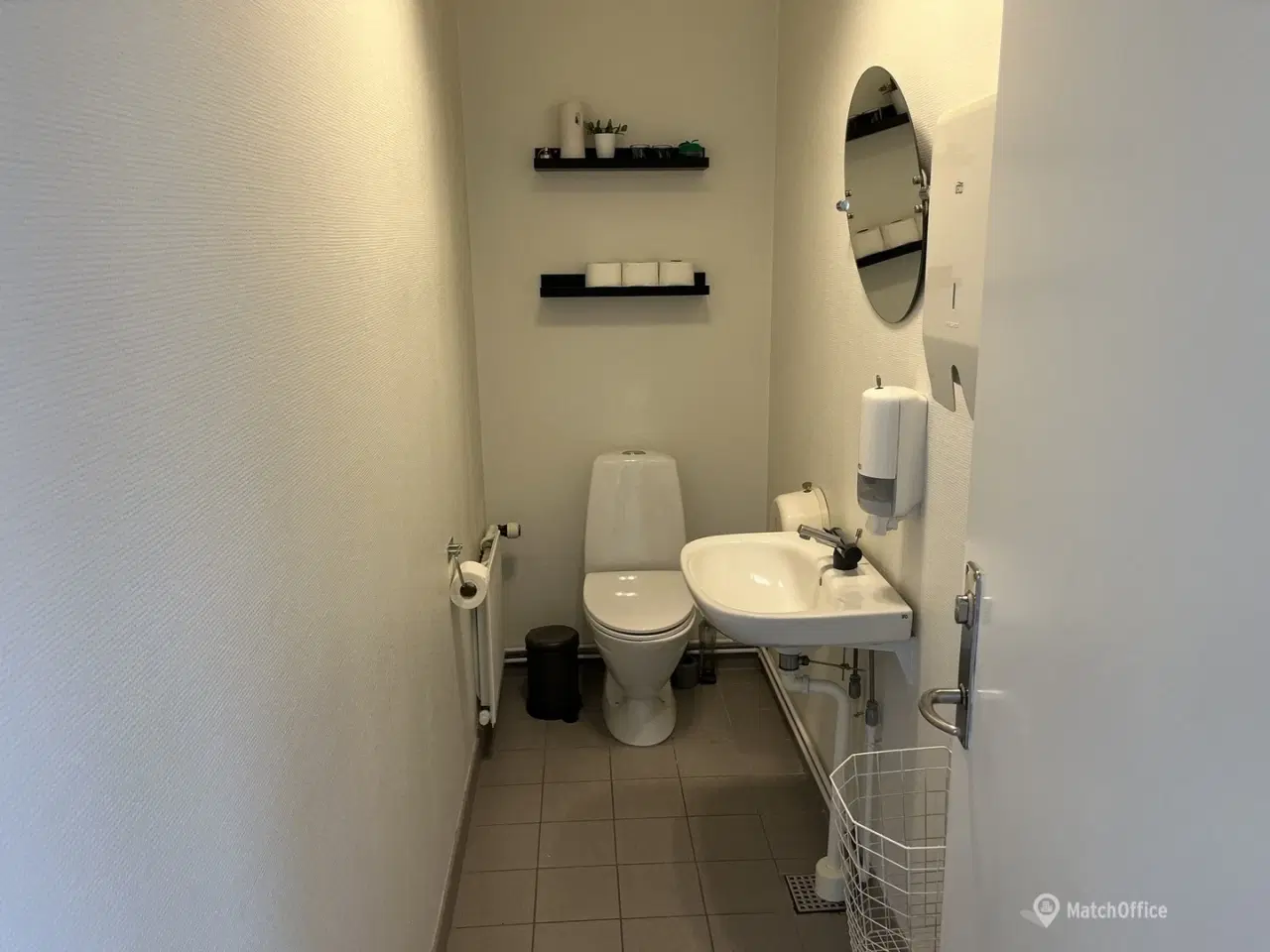 Billede 18 - Pænt og indflytningsklart kontorlejemål beliggende på hele 1. salen