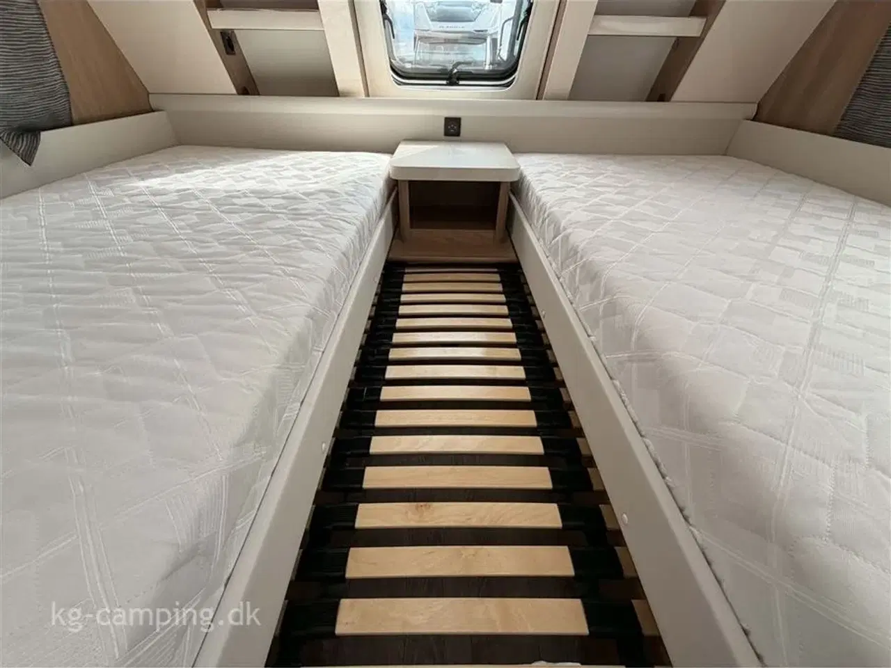 Billede 4 - 2022 - Hobby Excellent 460 SL   Enkeltsenge - Luftfortelt - Mover - Cykelstativ.