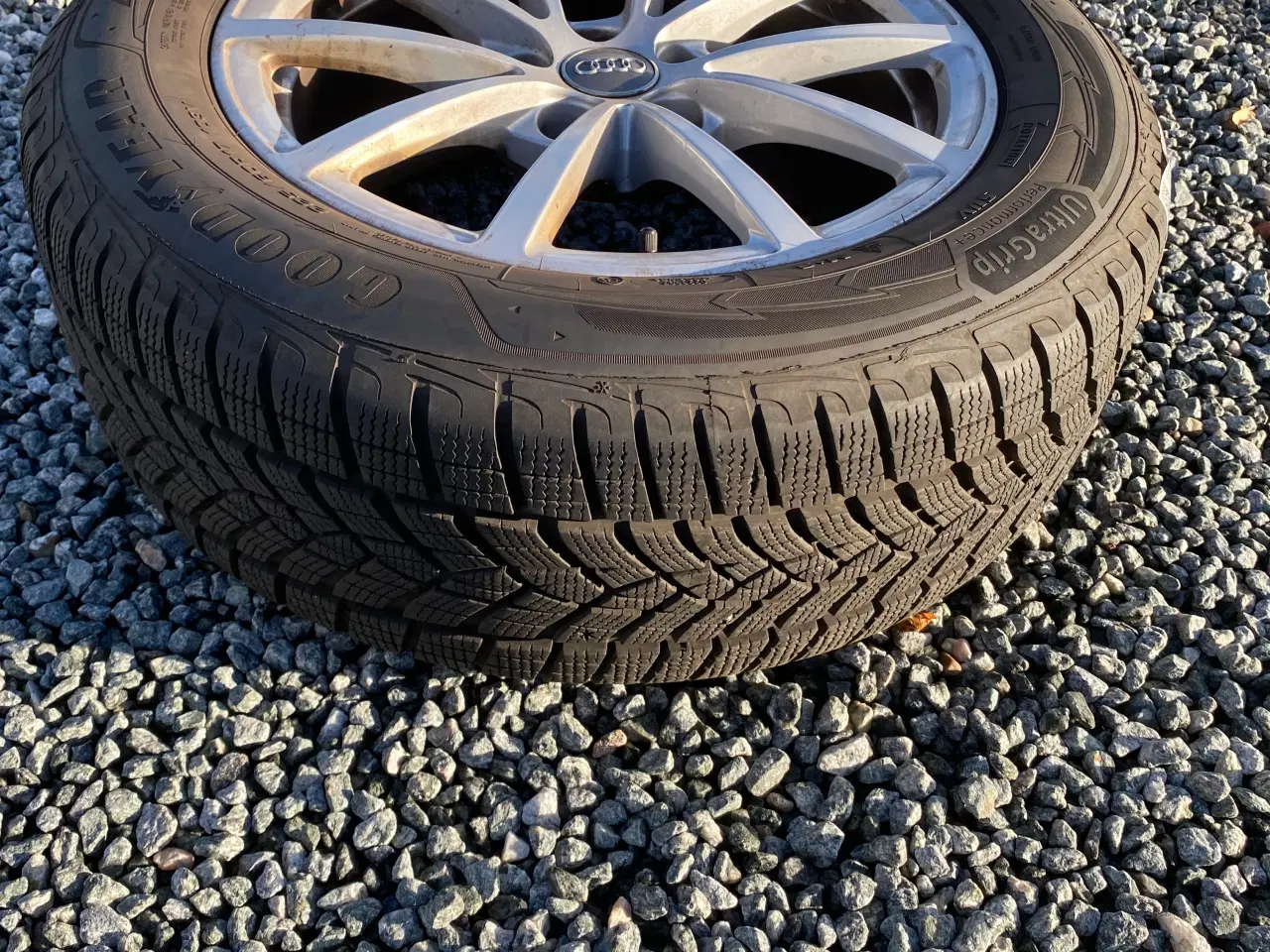 Billede 1 - FÆLGE (ORG. AUDI) MED NYE DÆK 225 / 60 R17 103V