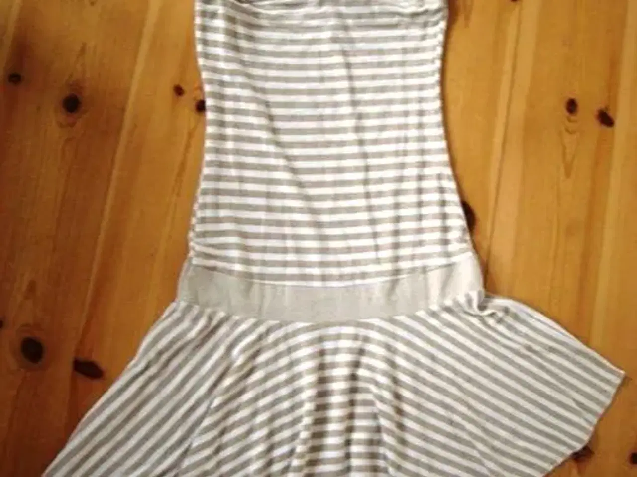 Billede 1 - Smuk kjole sælges