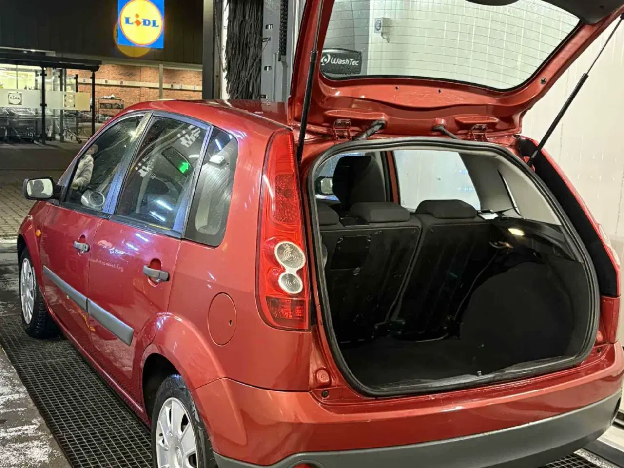 Billede 5 - Ford Fiesta - LAV km tal, Pæn stand