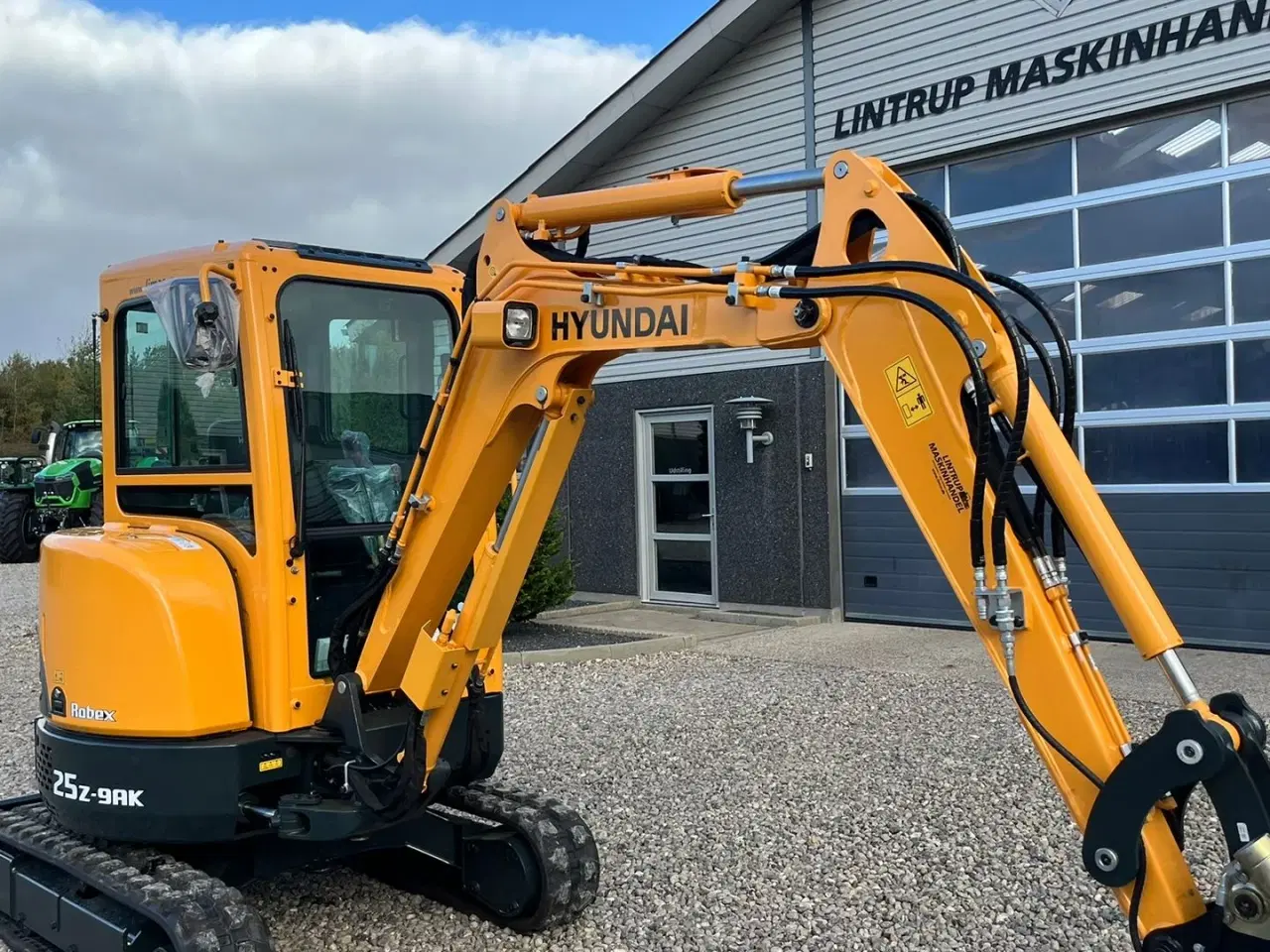 Billede 16 - Hyundai R25Z-9AK Robex med Tilt-Mann tilt skifte samt Engcon skovl. Udlejes, også med forkøbsret.