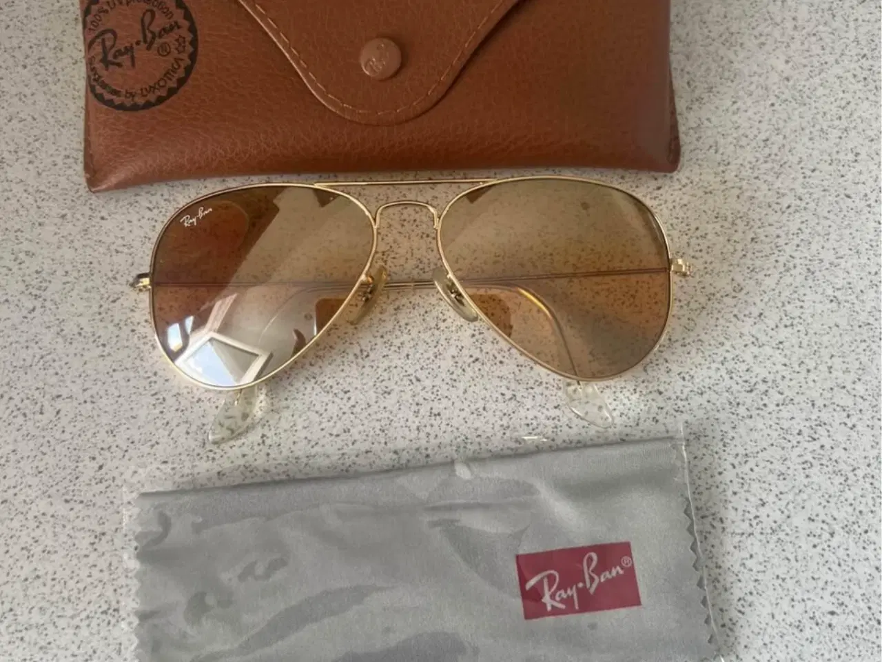 Billede 1 - Ray-Ban solbriller dame model, uden ridser 