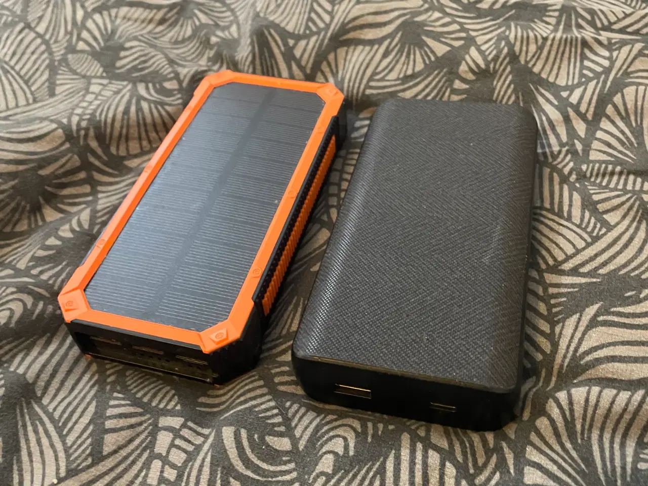 Billede 1 - Powerbank med og uden solcelle