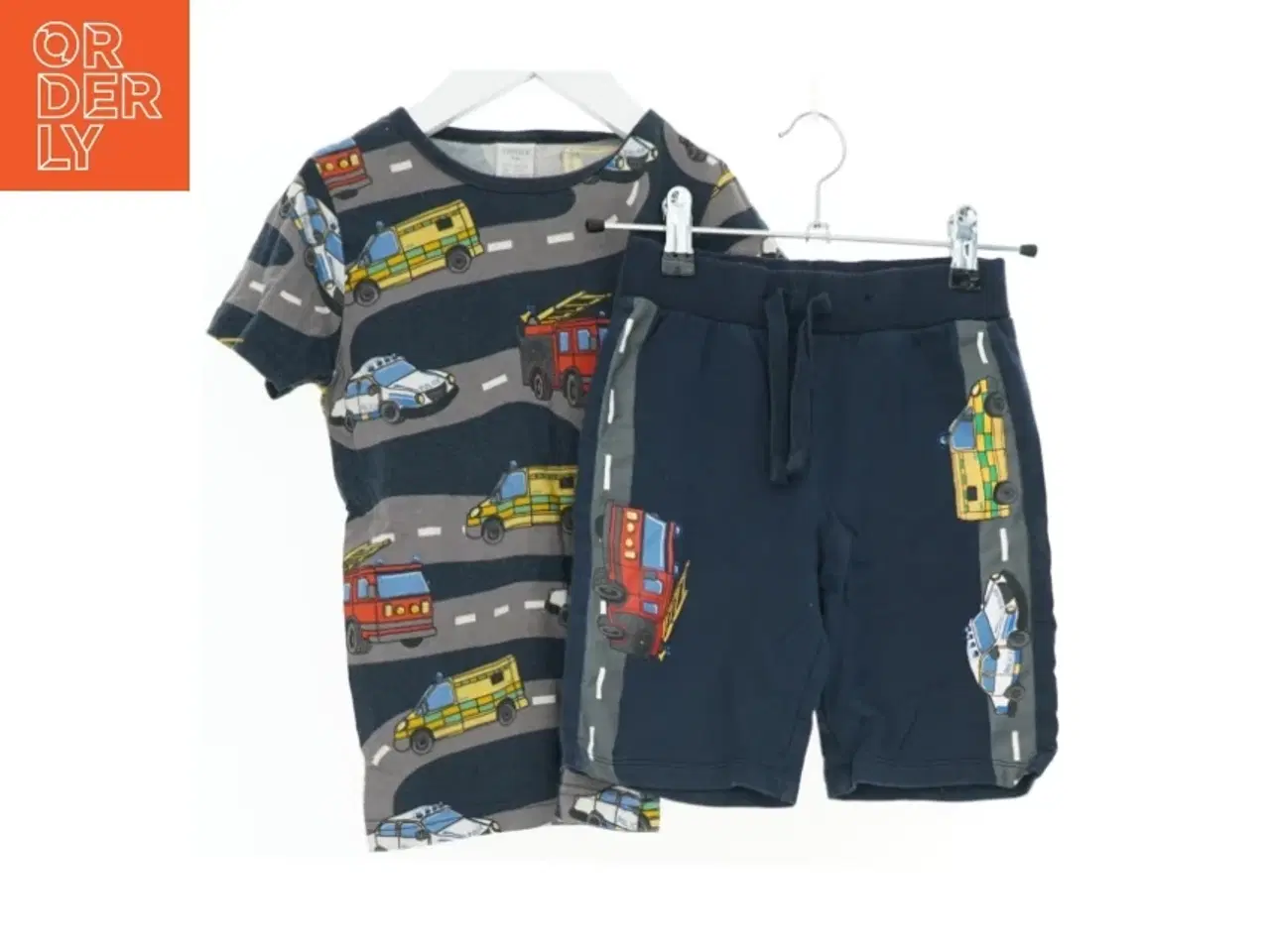 Billede 1 - Børnesæt med bilprint fra Lindex (str. 116)