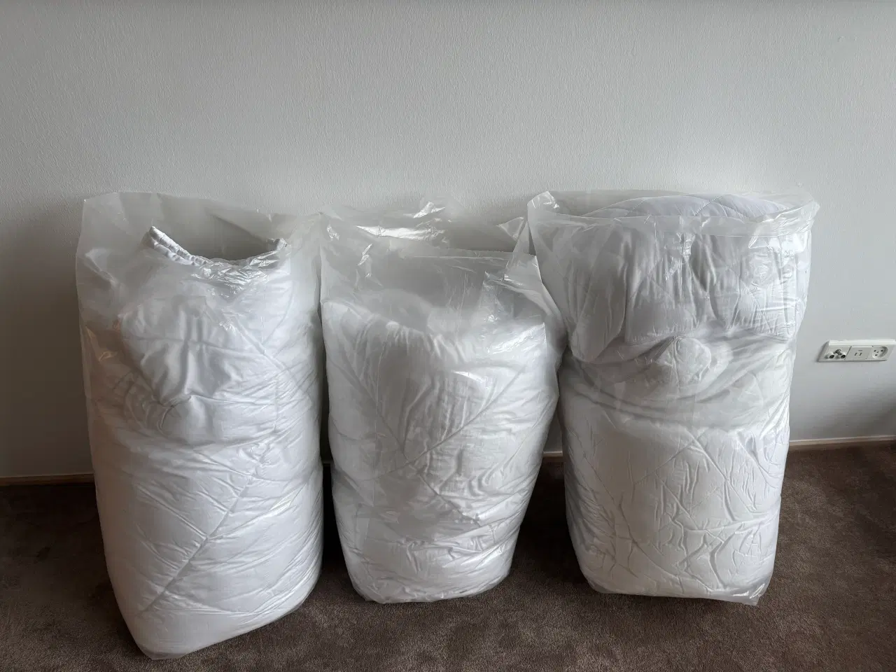 Billede 2 - 4 dyner sommer/vinter + 4 hovedpuder