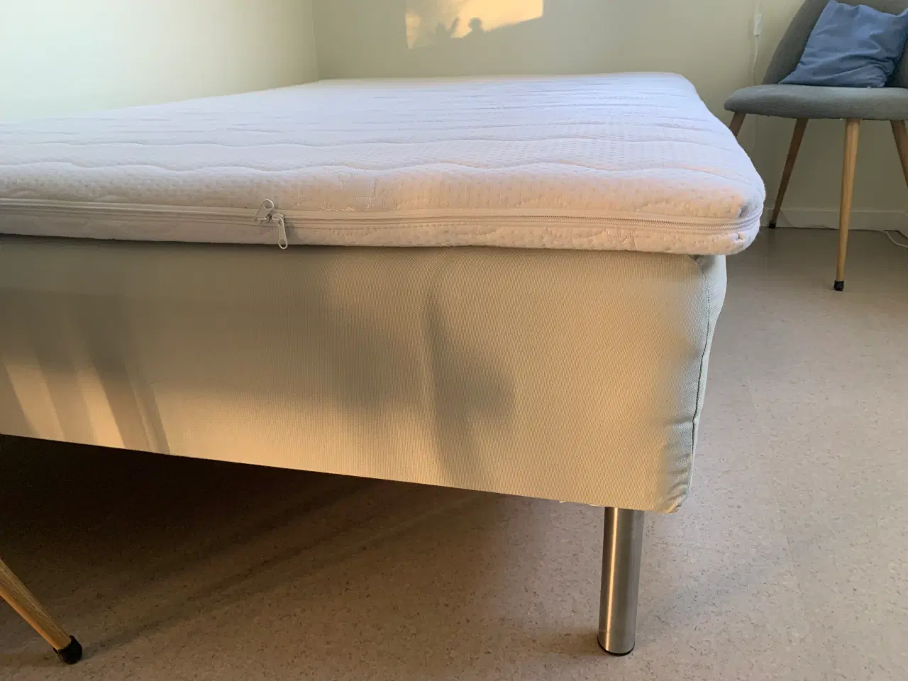 Billede 1 - Ikea Snarum boxmadras, ben, topmadras og beskytter