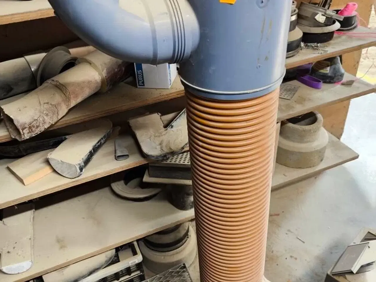 Billede 5 - Indhold på hylder