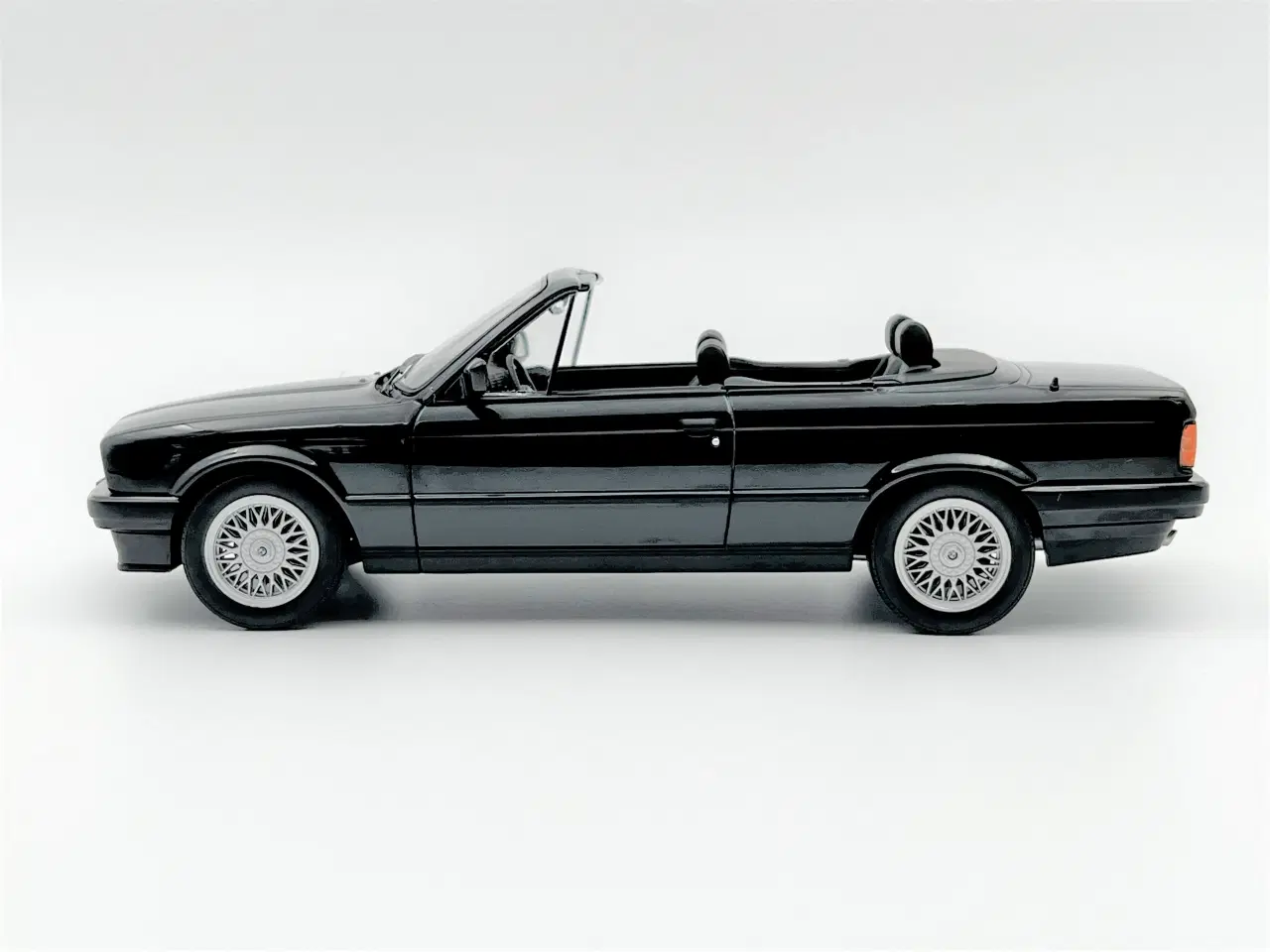 Billede 4 - 1991 BMW 325i E30 Cabriolet Limited Edition 1:18