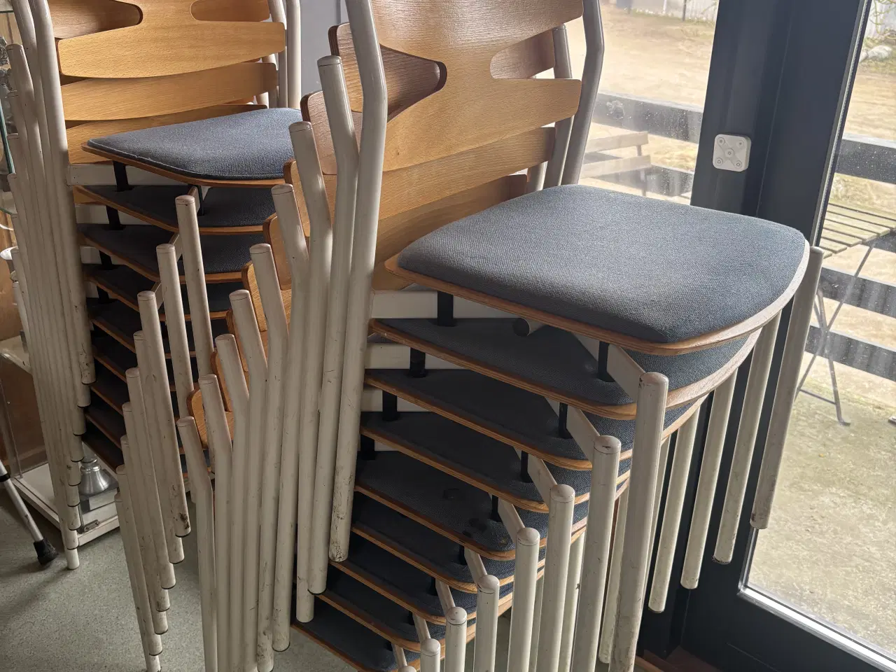 Billede 1 - Borde og stole sælges
