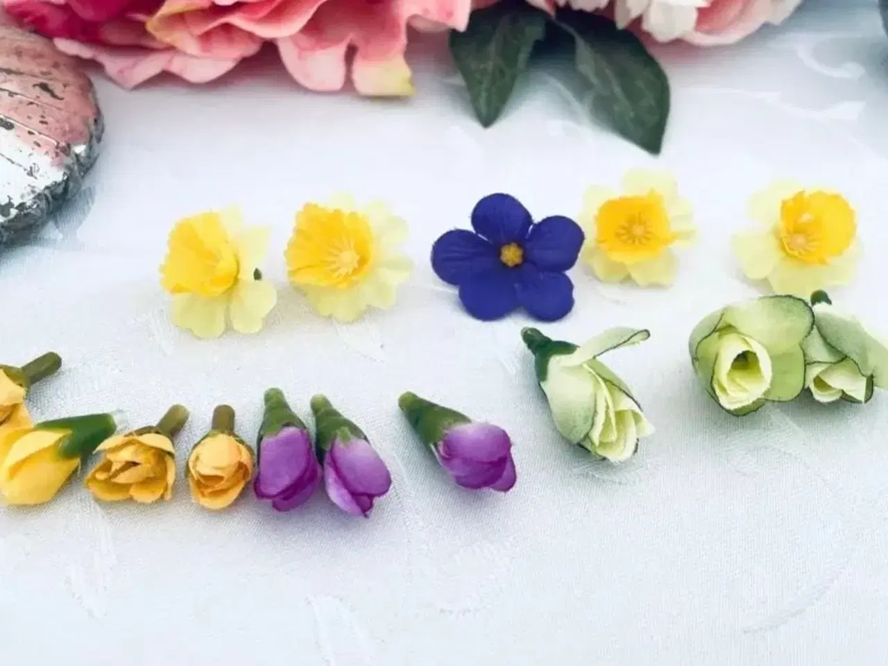 Billede 1 - Små kunstig blomster til hobby 