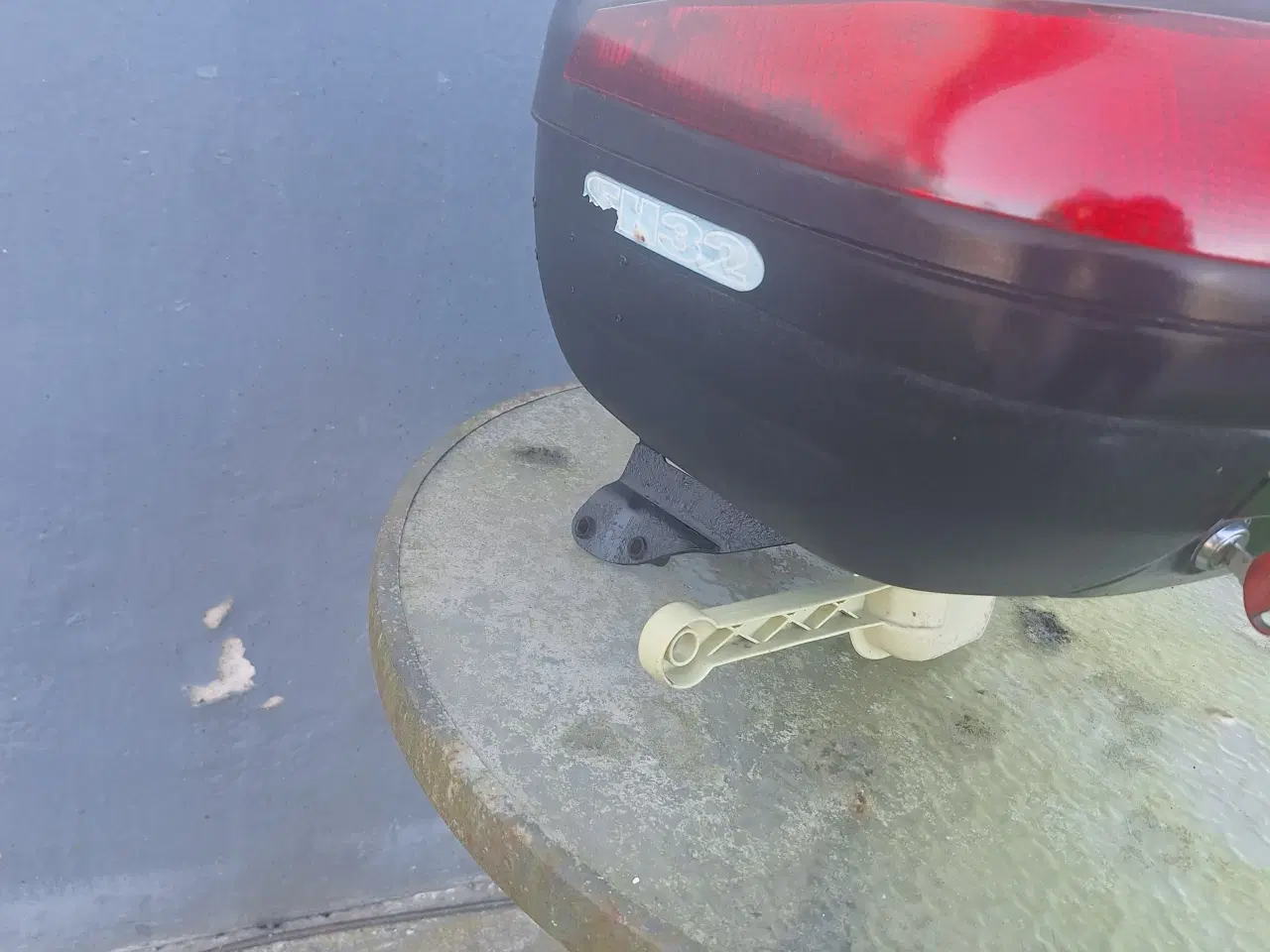 Billede 2 - Original bagagebærer med boks til pgo dr.big,T-te