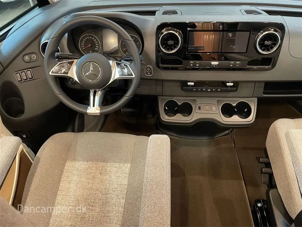Billede 6 - 2026 - Carthago c-tourer I 145 LE   Design og komfort når det er bedst! MERCEDES 170 Hk, 9-trin aut.gear, adaptiv fartpilot,  4,2/4,5 tons totalvægt