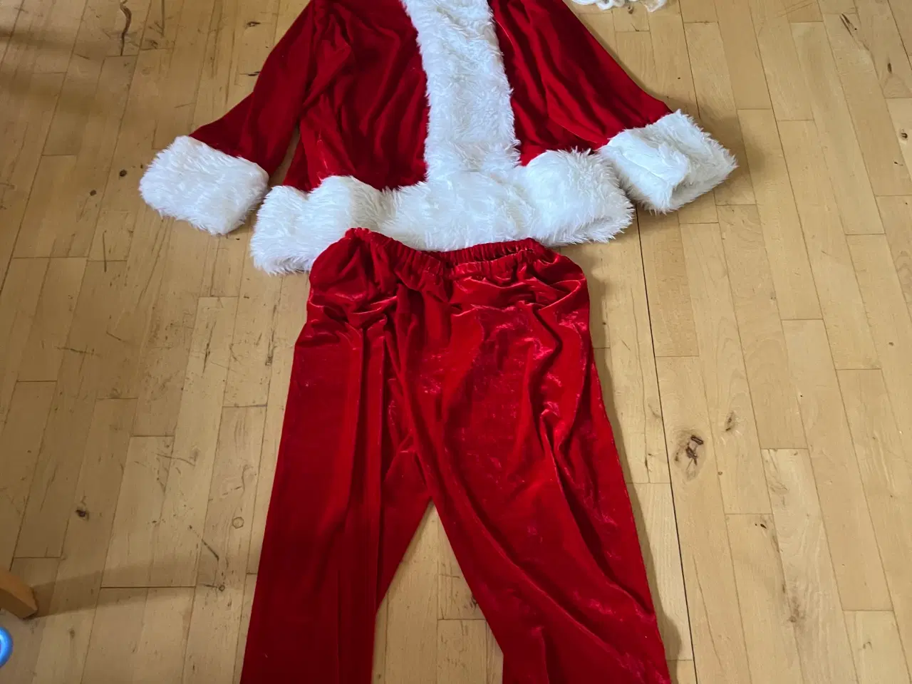 Billede 7 - Julemands kostume  med hår og skæg