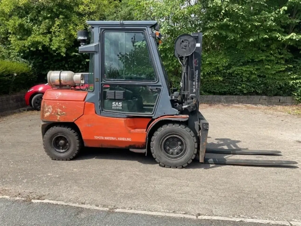 Billede 4 - 5000kg Toyota gas med FLK cabine med det hele,sideskift ,gaffelflytter,Fuld friløft, kan køre ind i container