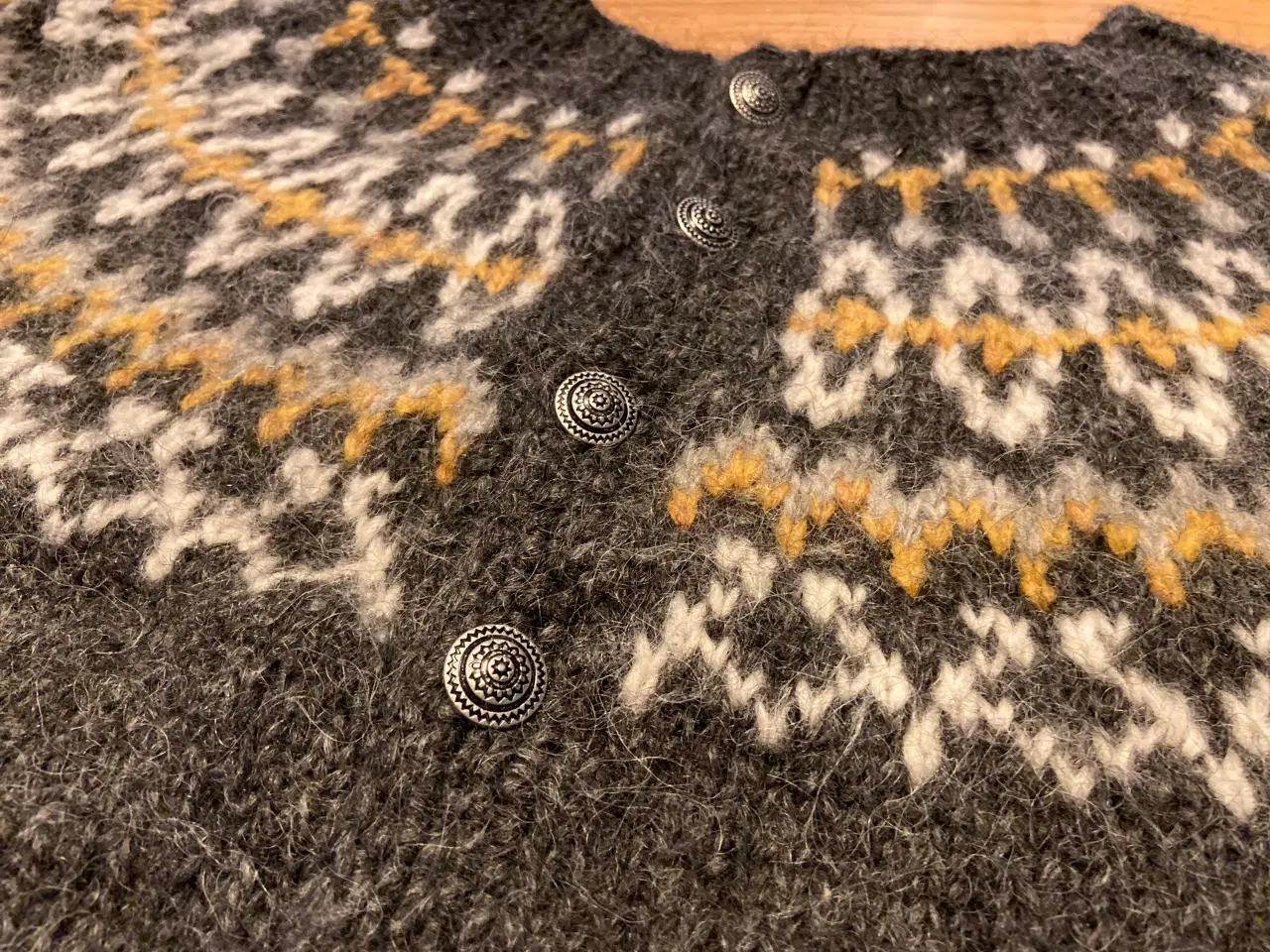 Billede 4 - Smuk og varm islandsk herresweater sælges!