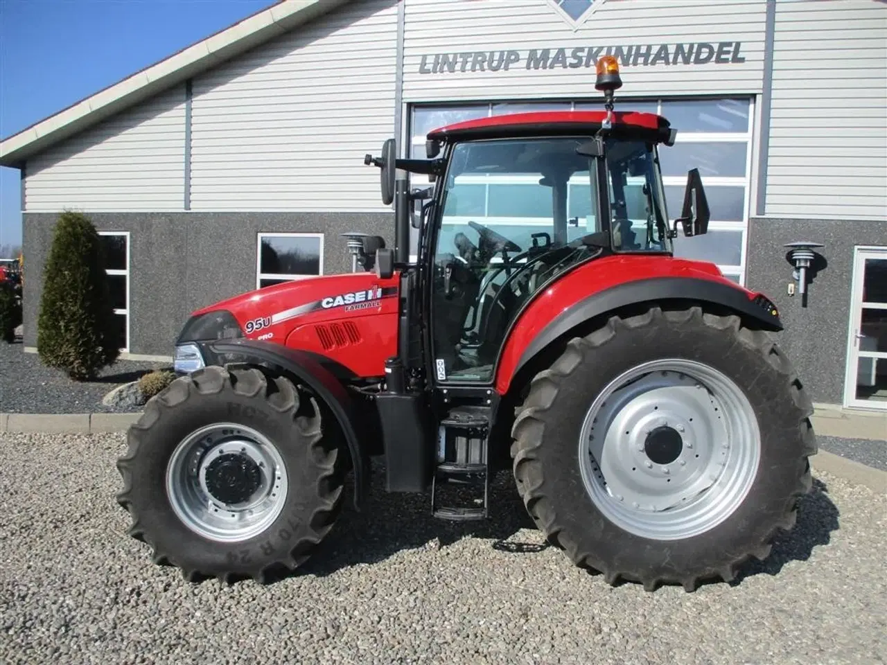 Billede 2 - - - - Traktor udlejning, UDLEJNING AF TRAKTOR TIL MARKARBEJDET