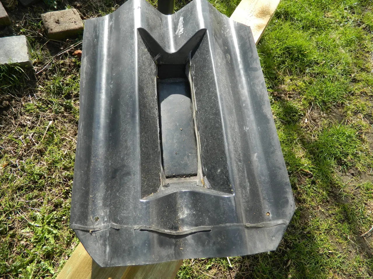 Billede 2 -  B6 Ventilationshætte til tagflade, sort.