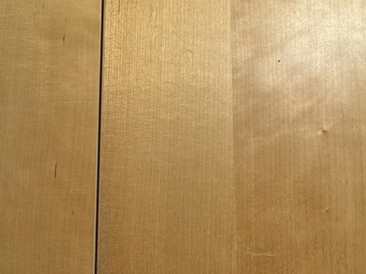 Billede 5 - Spisebord med fire stole