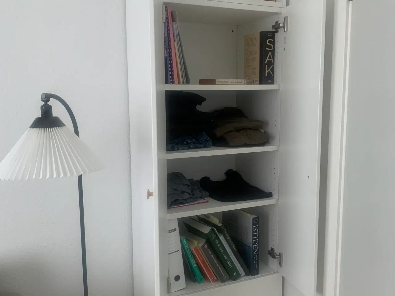 Billede 2 - Lille klædeskab til studielejlighed