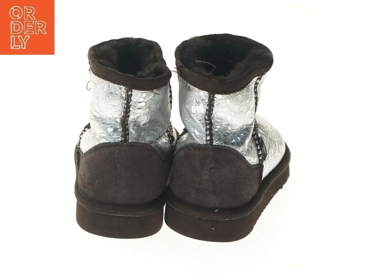 Billede 4 - Sølvfarvede støvler med pelsfor (str. fod 22 cm)
