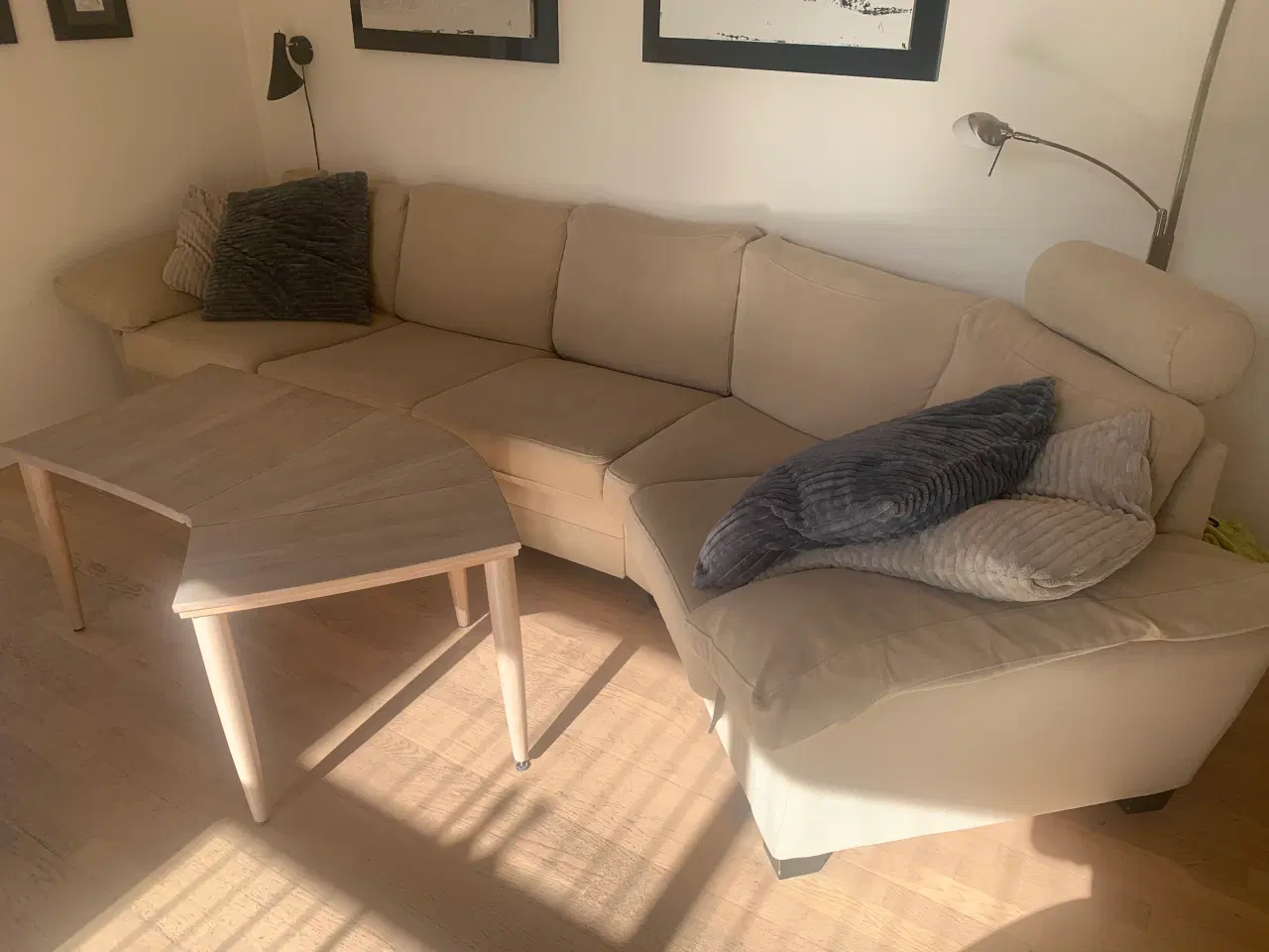 Billede 2 - Smart lys hjørne sofa med bord