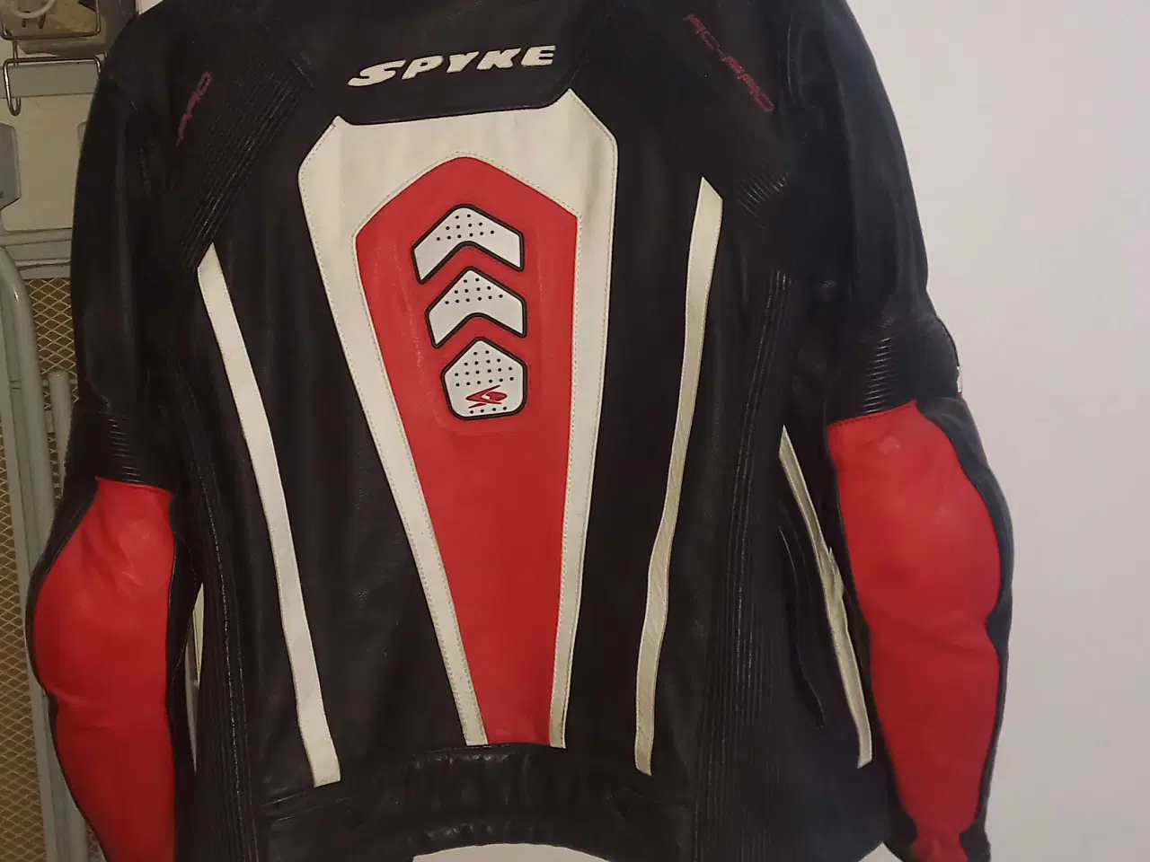 Billede 2 - Heldragt i læder str m,samt jakke i læder str 54