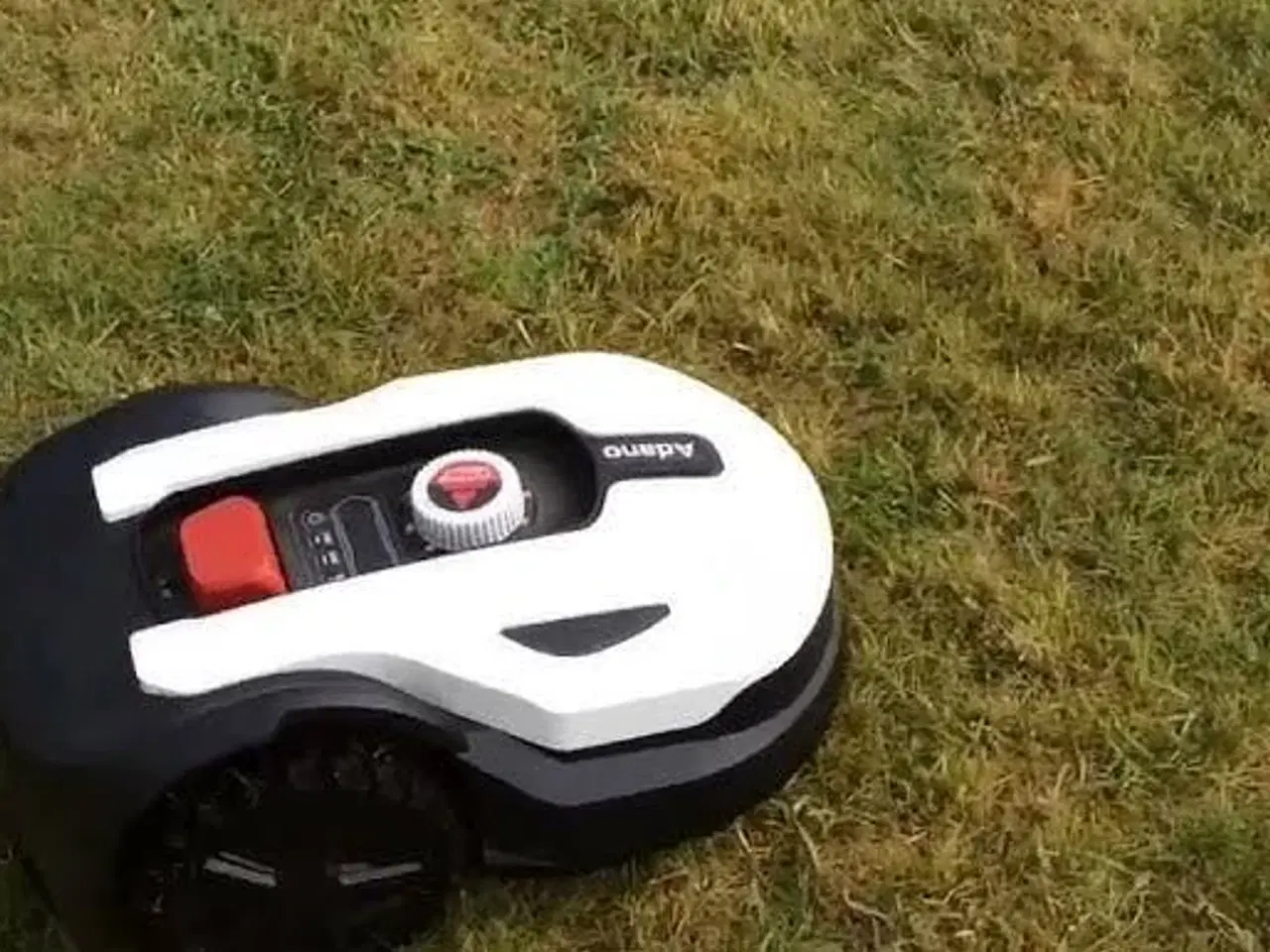 Billede 1 - Adano RM6 robotplæneklipper – kun brugt 1 sæson!