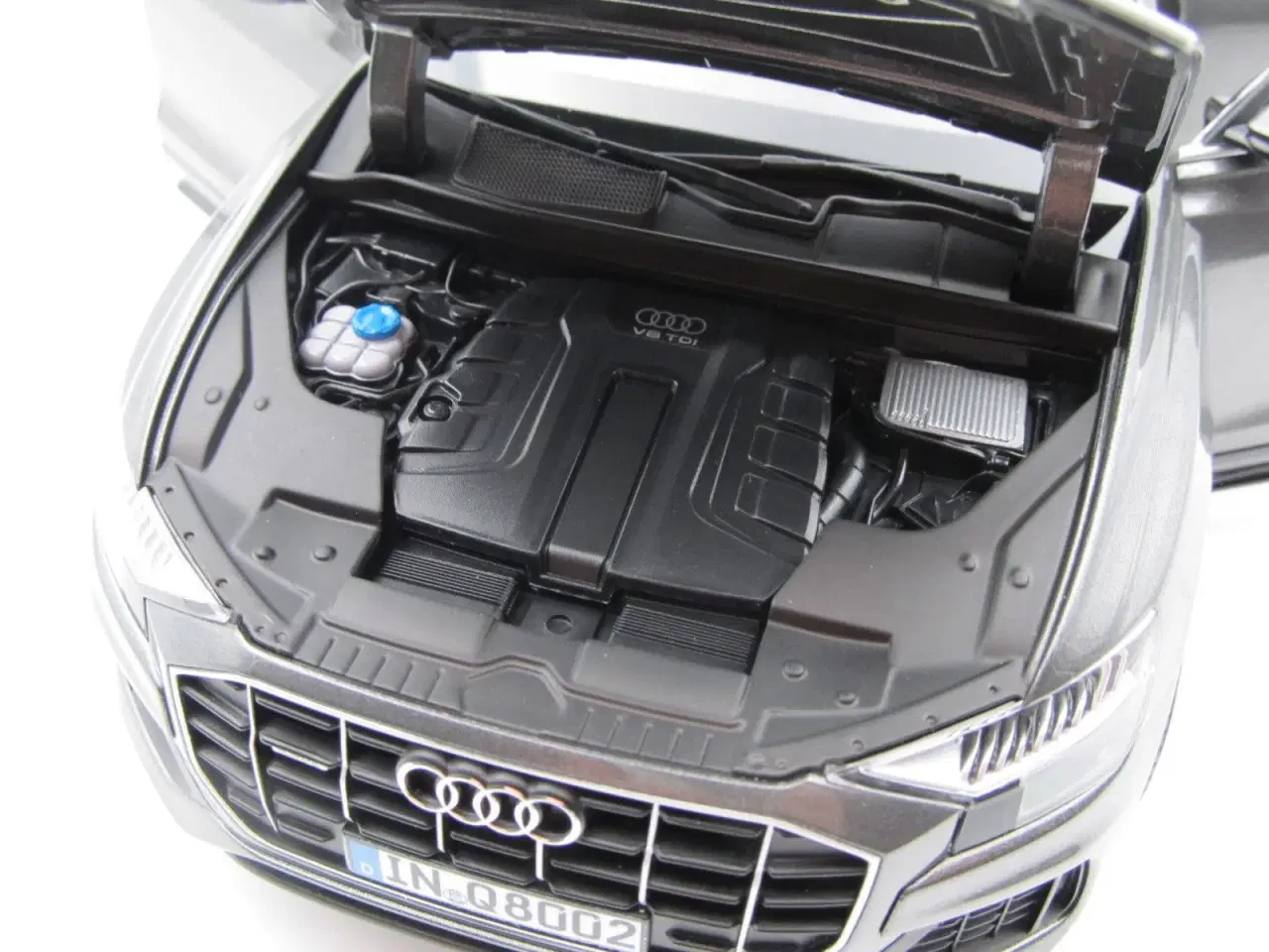 Billede 8 - 2018 Audi Q8 1:18  AUDI dealer Edition 