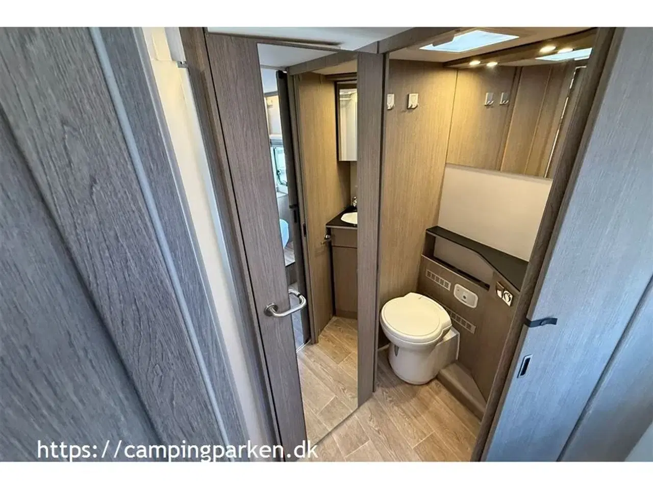 Billede 16 - 2018 - Dethleffs Magic Edition Silver   Dethleffs Magic Edition, kvalitetsvogn med eksklusivt udtryk, Automatgear, Hydrauliske støtteben og aircondition