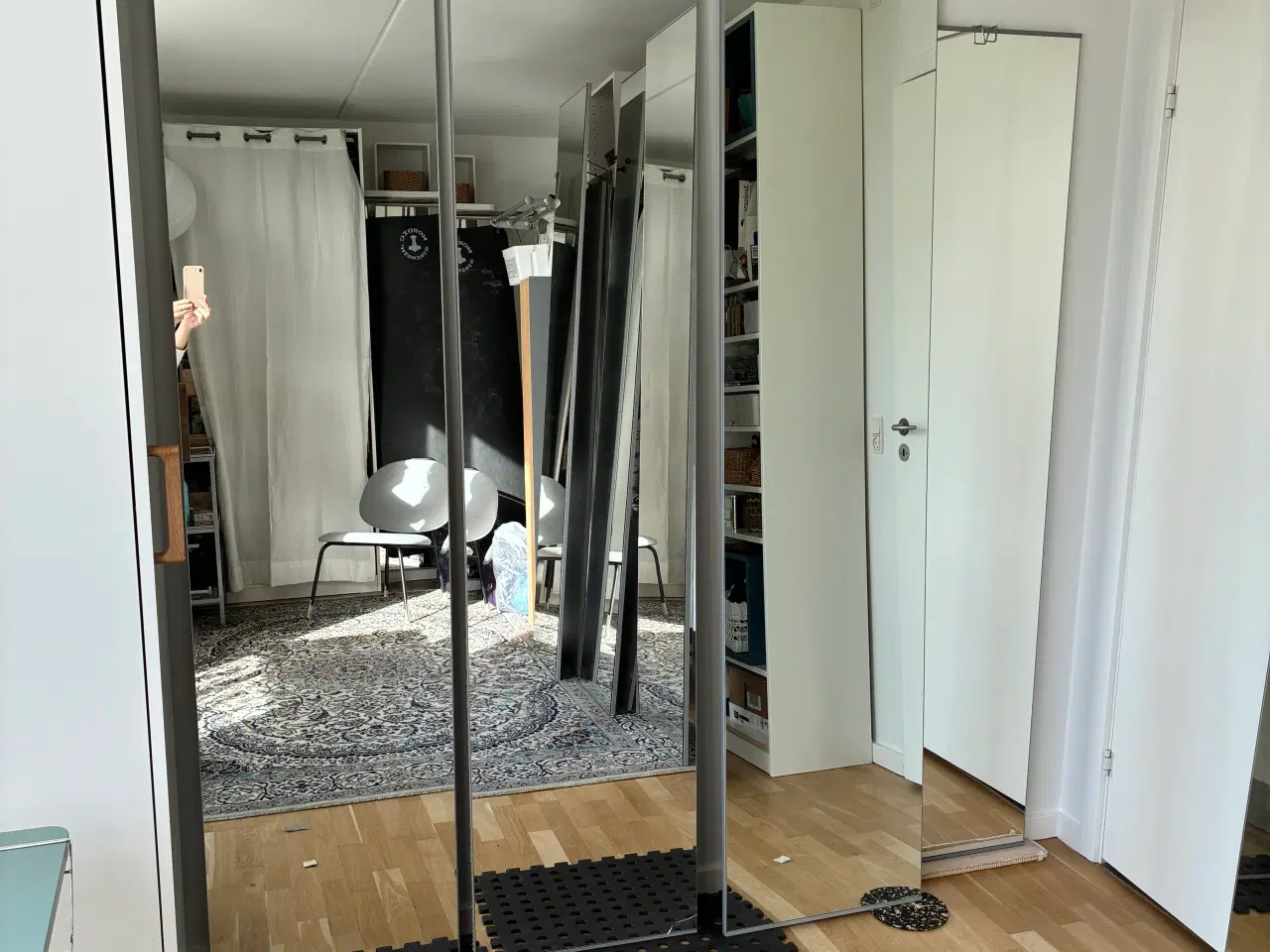 Billede 1 - SPEJLE 49,5x229,4x1,8  4 stk + 2 med skrammer