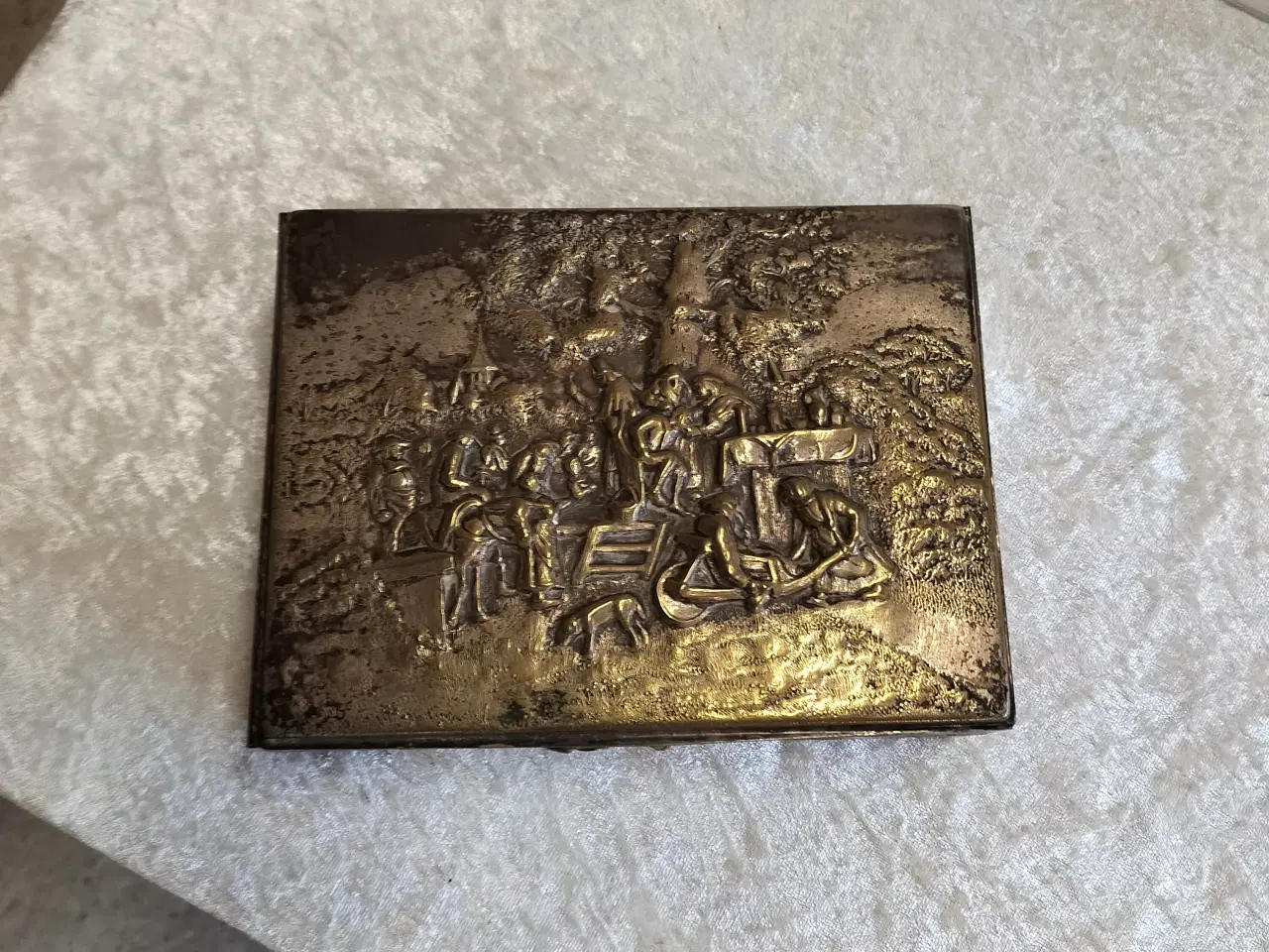 Billede 6 - Gammel skrin/smykkeskrin i metal med motiver