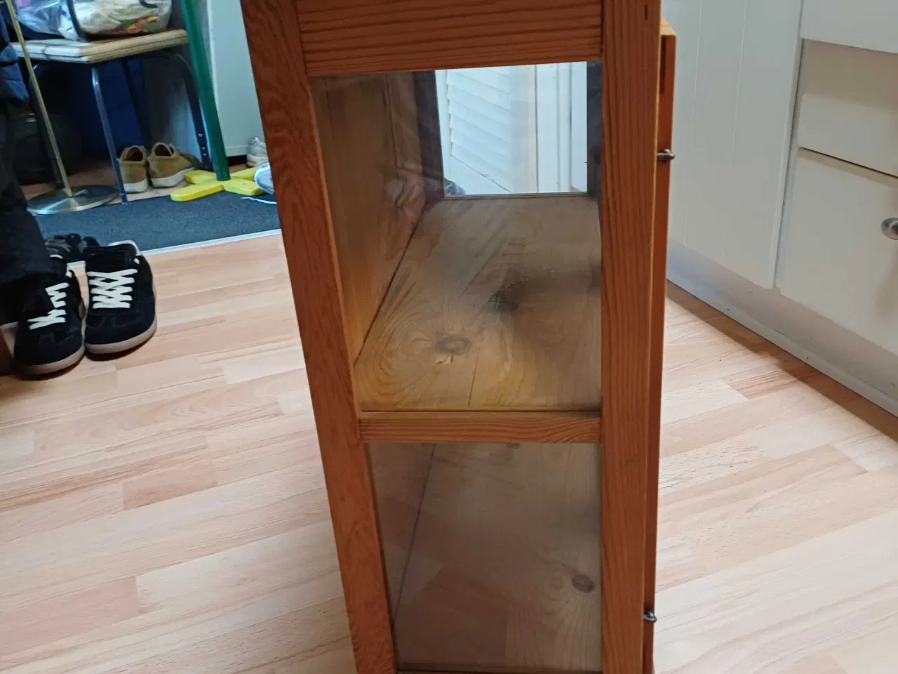 Billede 3 - Fint ældre vitrineskab 