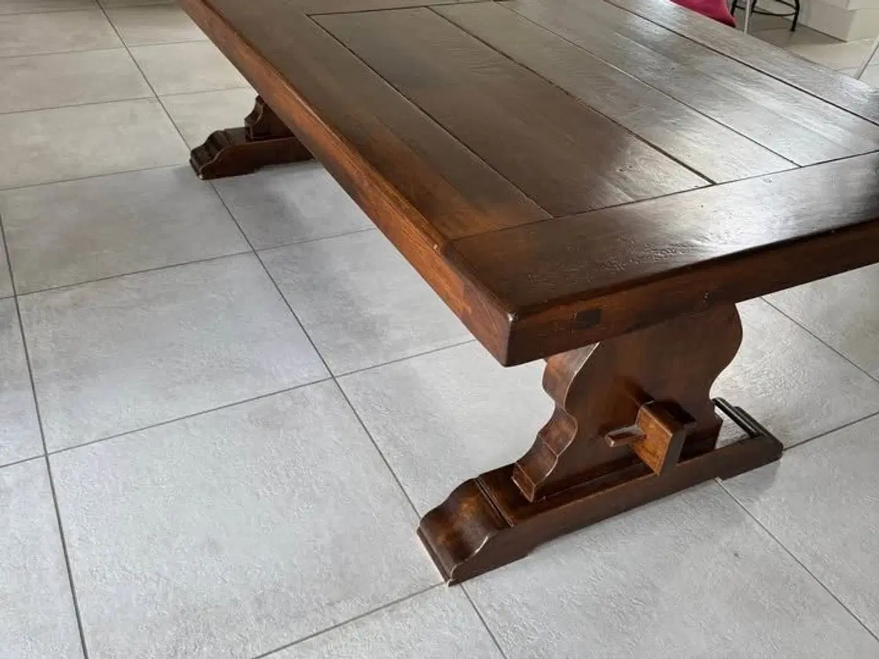 Billede 1 - Lækkert spisebord med 2 ekstra plader