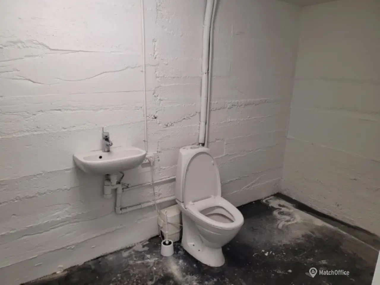 Billede 5 - 45m2. opvarmet Lager i kælder med eget toilet.
