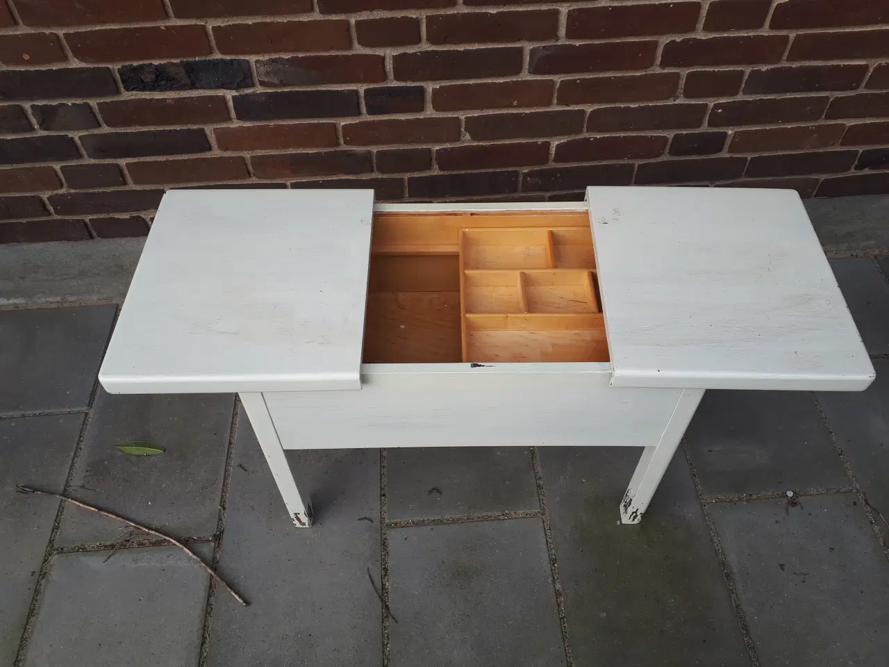 Billede 1 - Opbevaringsmøbel sybord