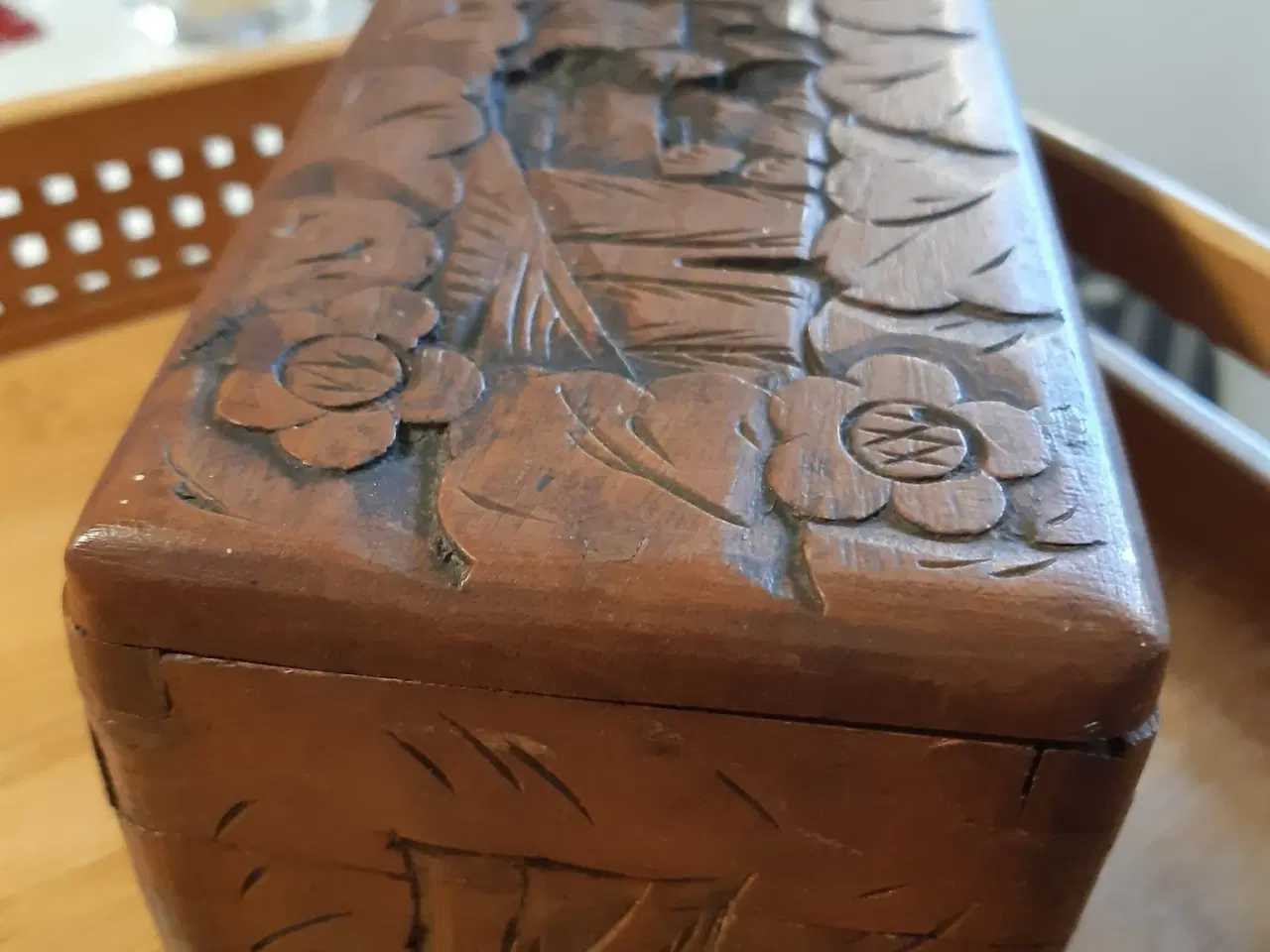 Billede 4 - Træ æske med udskæringer