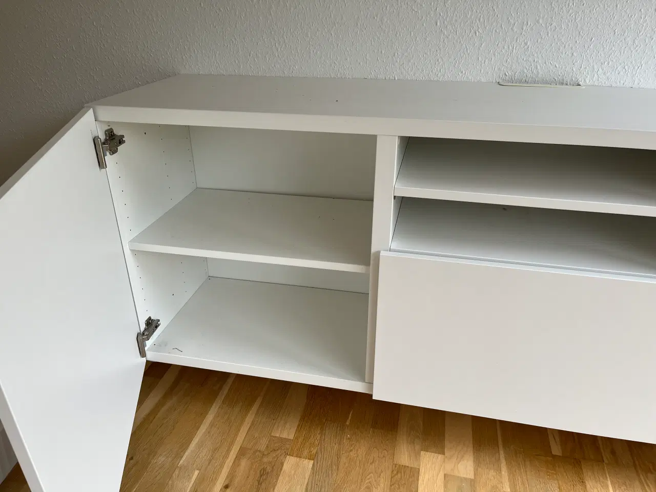 Billede 7 - TV-bord fra IKEA