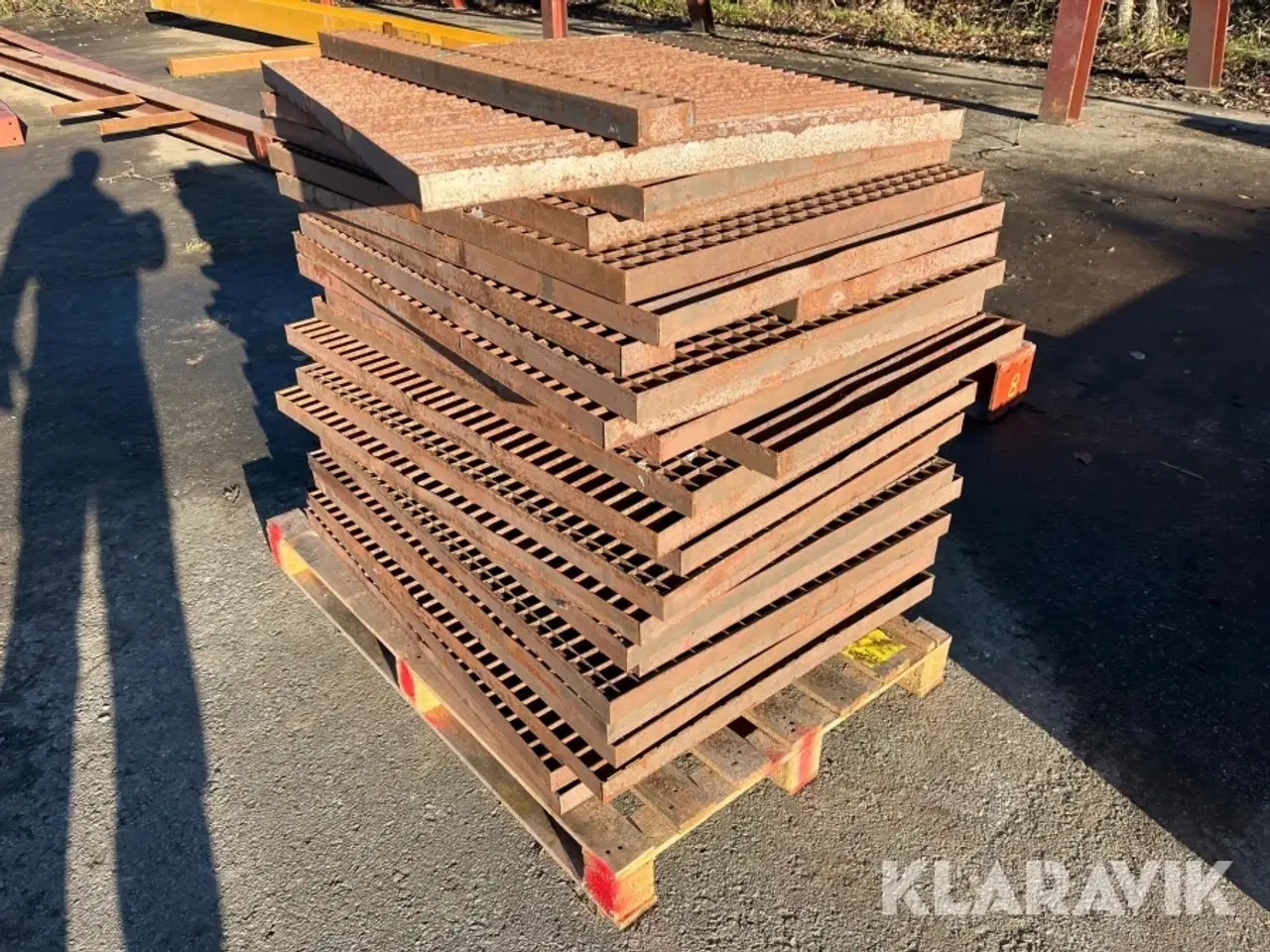 Billede 6 - Stålbjælker, riste og platform