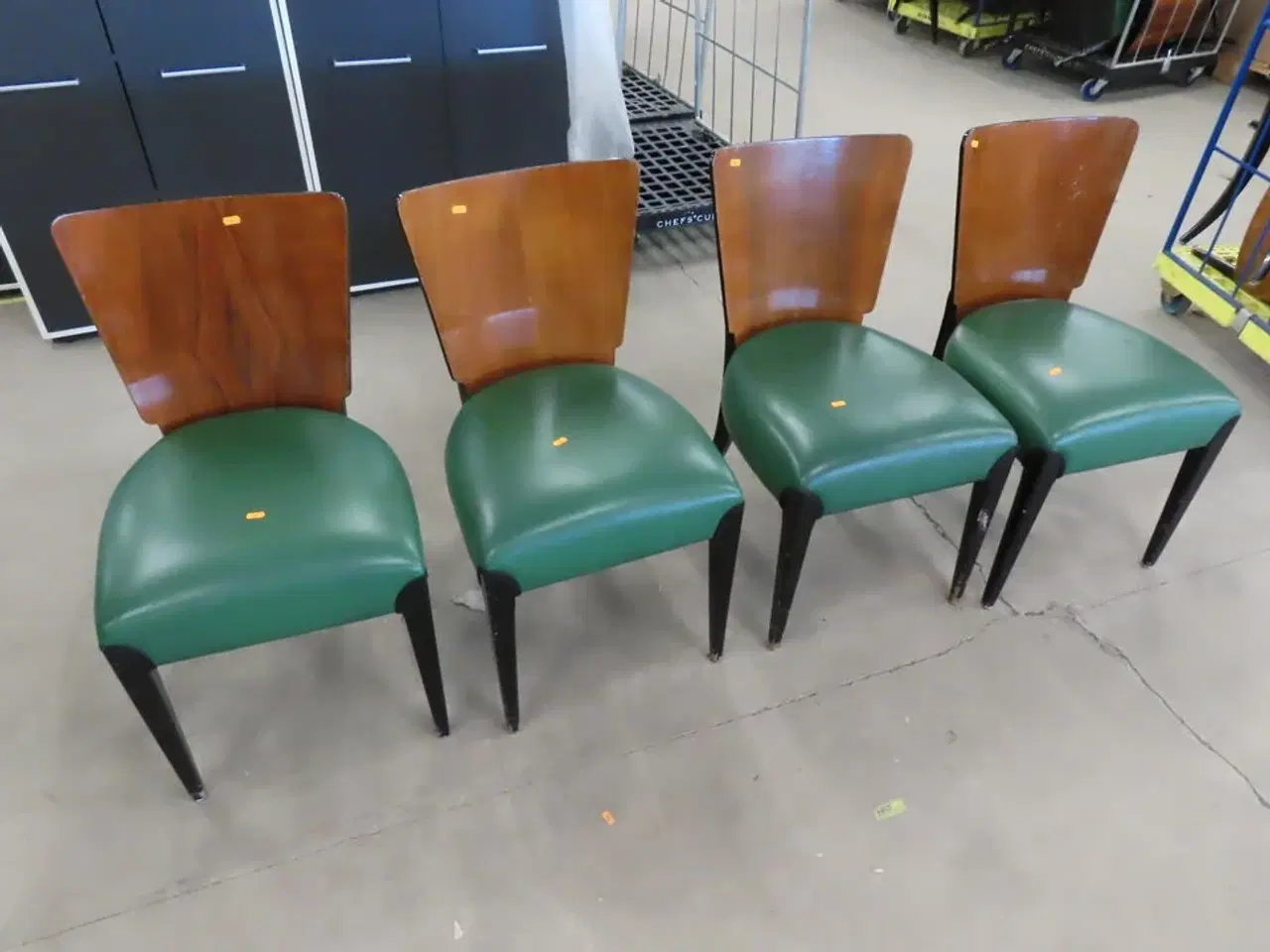 Billede 1 - 4 stk. Stole med træryg og grøn læder