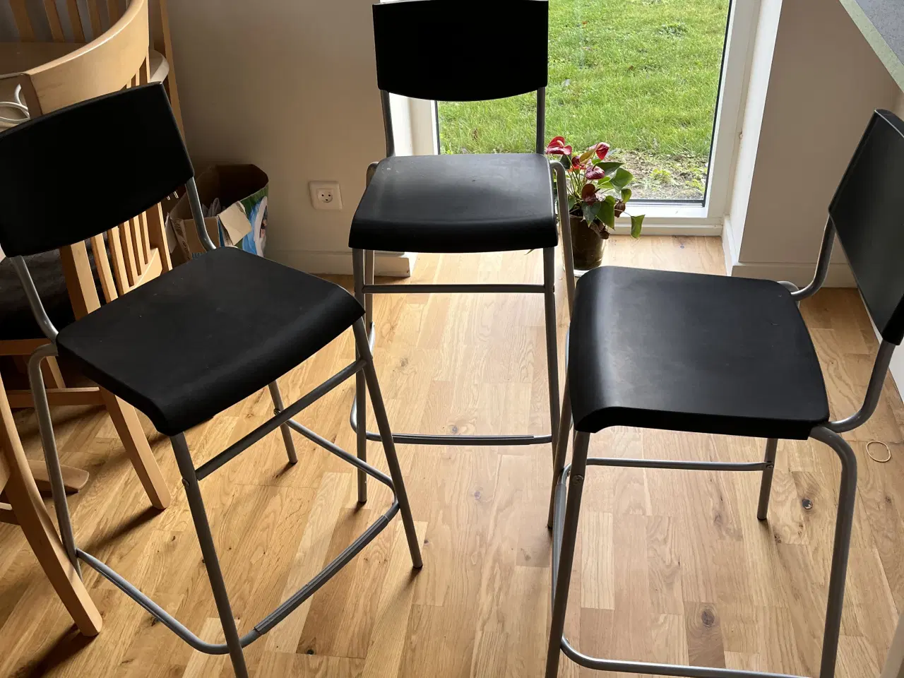 Billede 2 - 3. Styk Barstole i sort