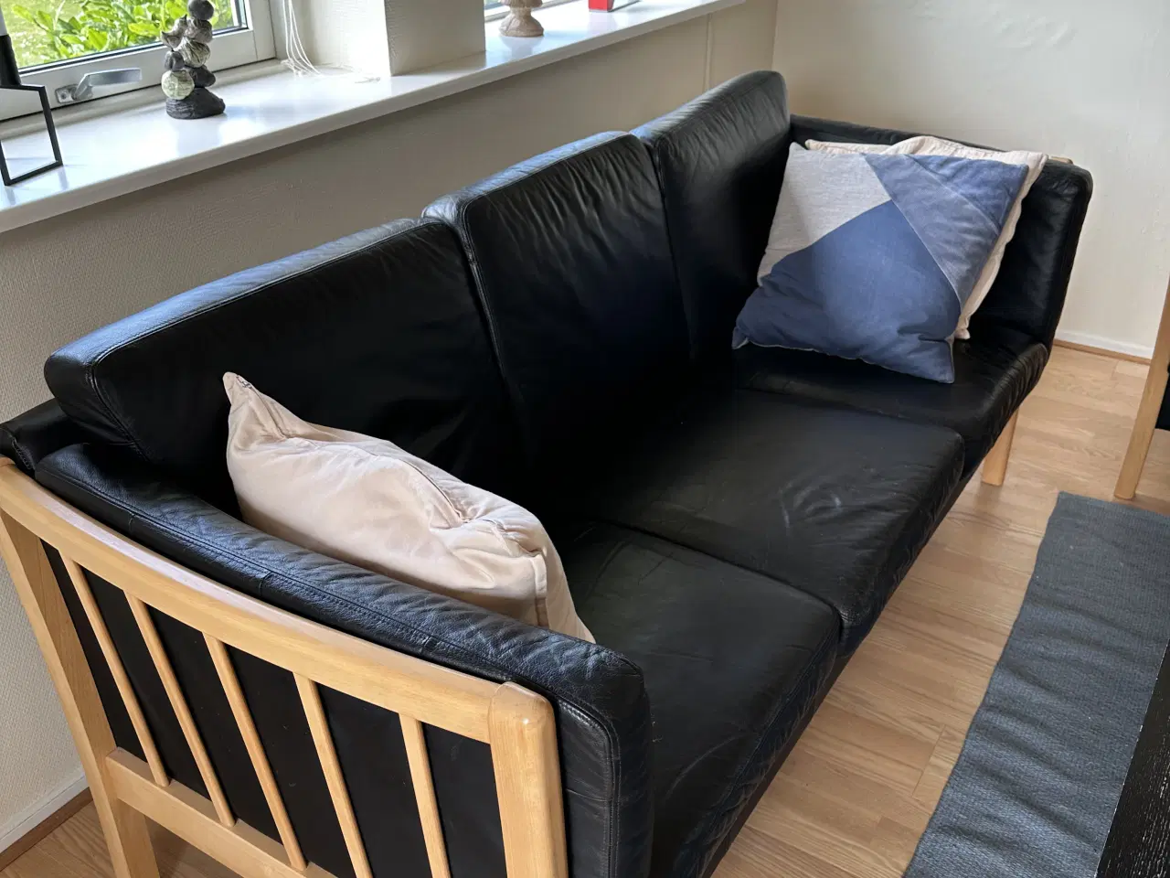 Billede 2 - Sofasæt / sort læder - 3 & 2 personer
