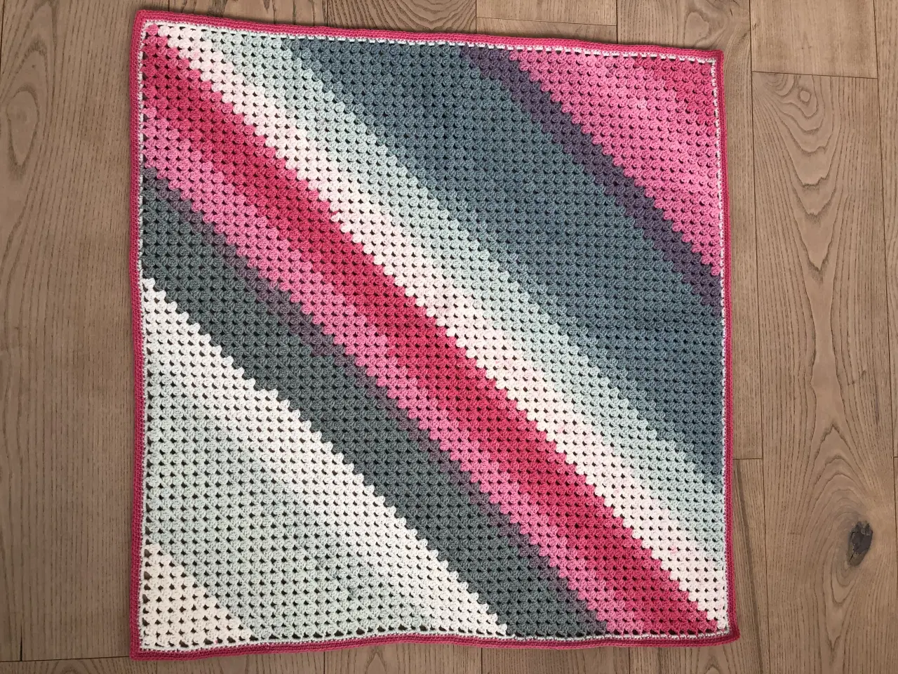 Billede 1 - Hæklet barnevognstæppe