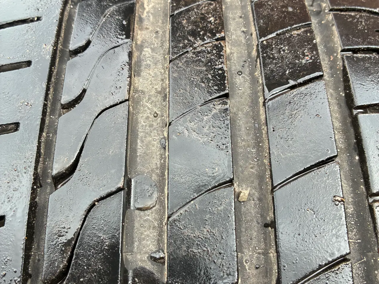 Billede 5 - Alufælge med næsten nye dæk