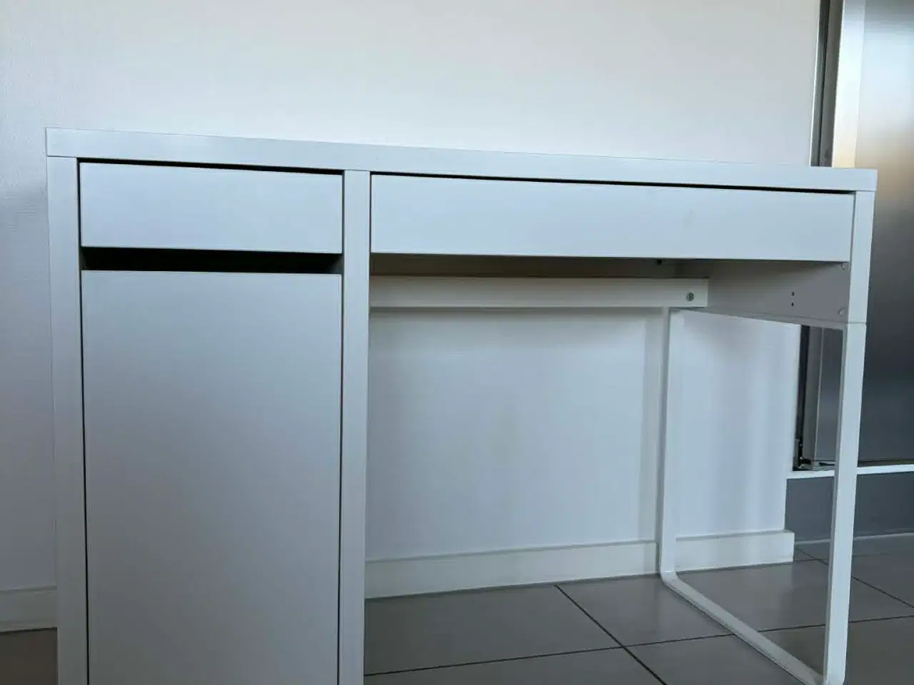 Billede 2 - IKEA Micke skrivebord 105x50 cm