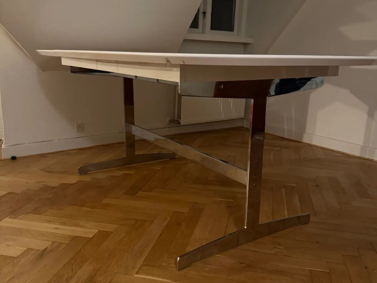 Billede 4 - GRATIS flot og stort spisebord