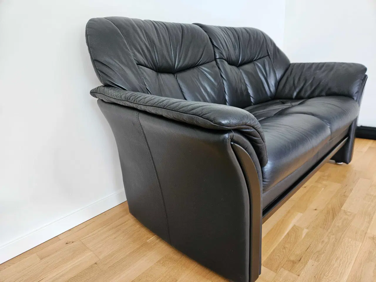 Billede 4 - 2 pers. sort lædersofa